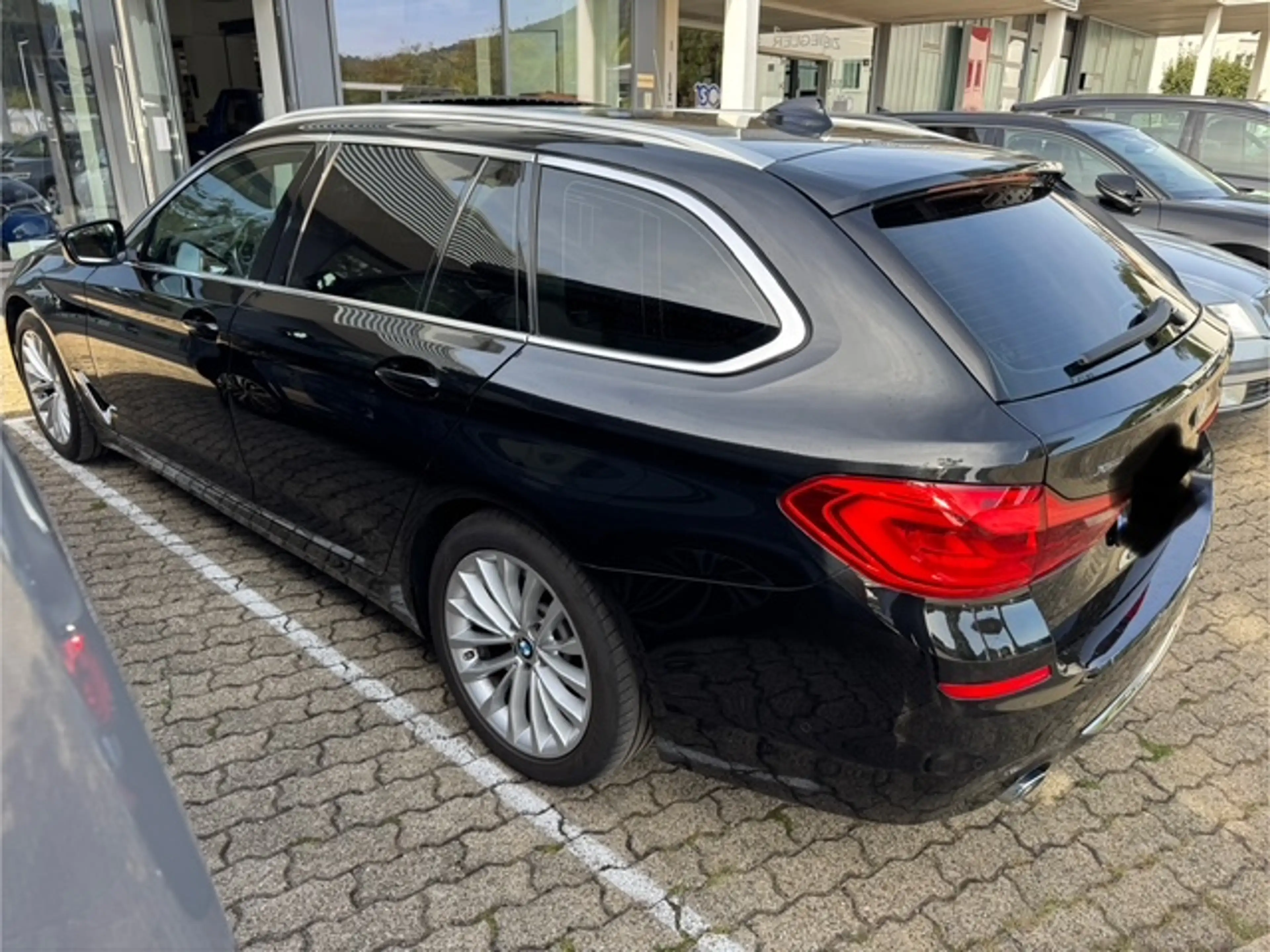 BMW 530 5er Touring Diesel 530d xDrive Touring Aut. Luxury Line — photo 2