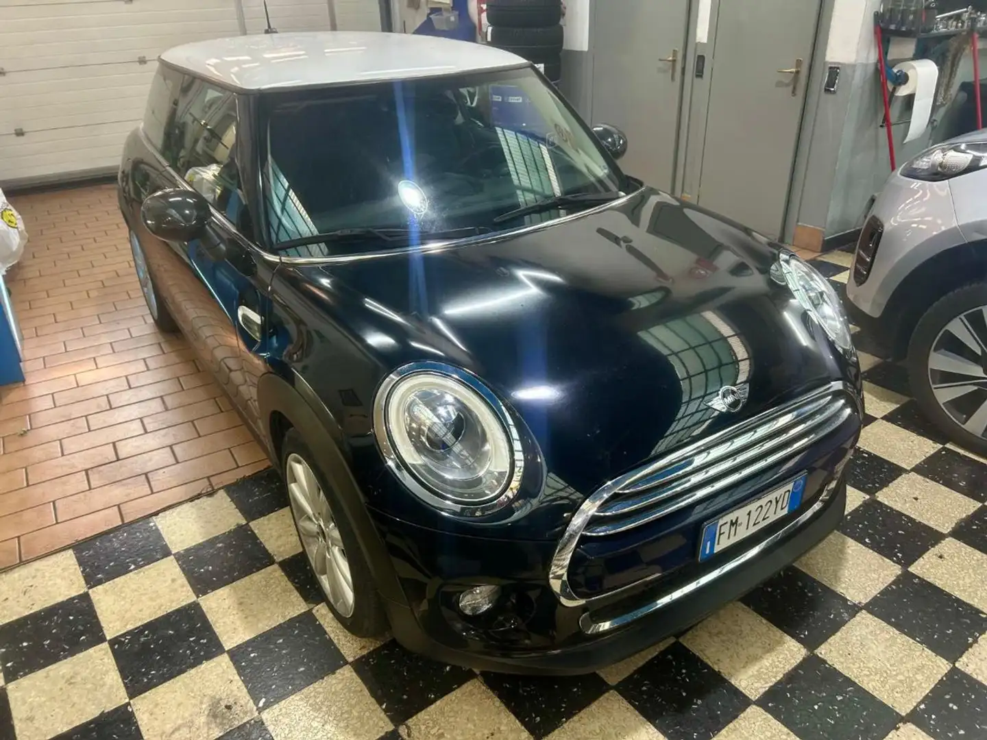 MINI Cooper 1.5 Cooper Hype Automatica Zwart - 2