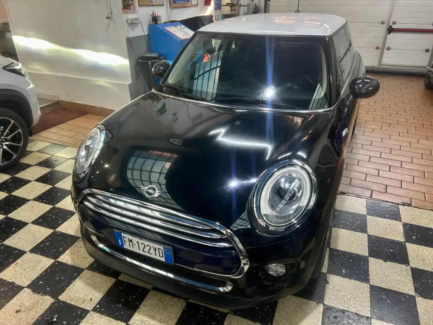 MINI Cooper 1.5 Cooper Hype Automatica Zwart - 1