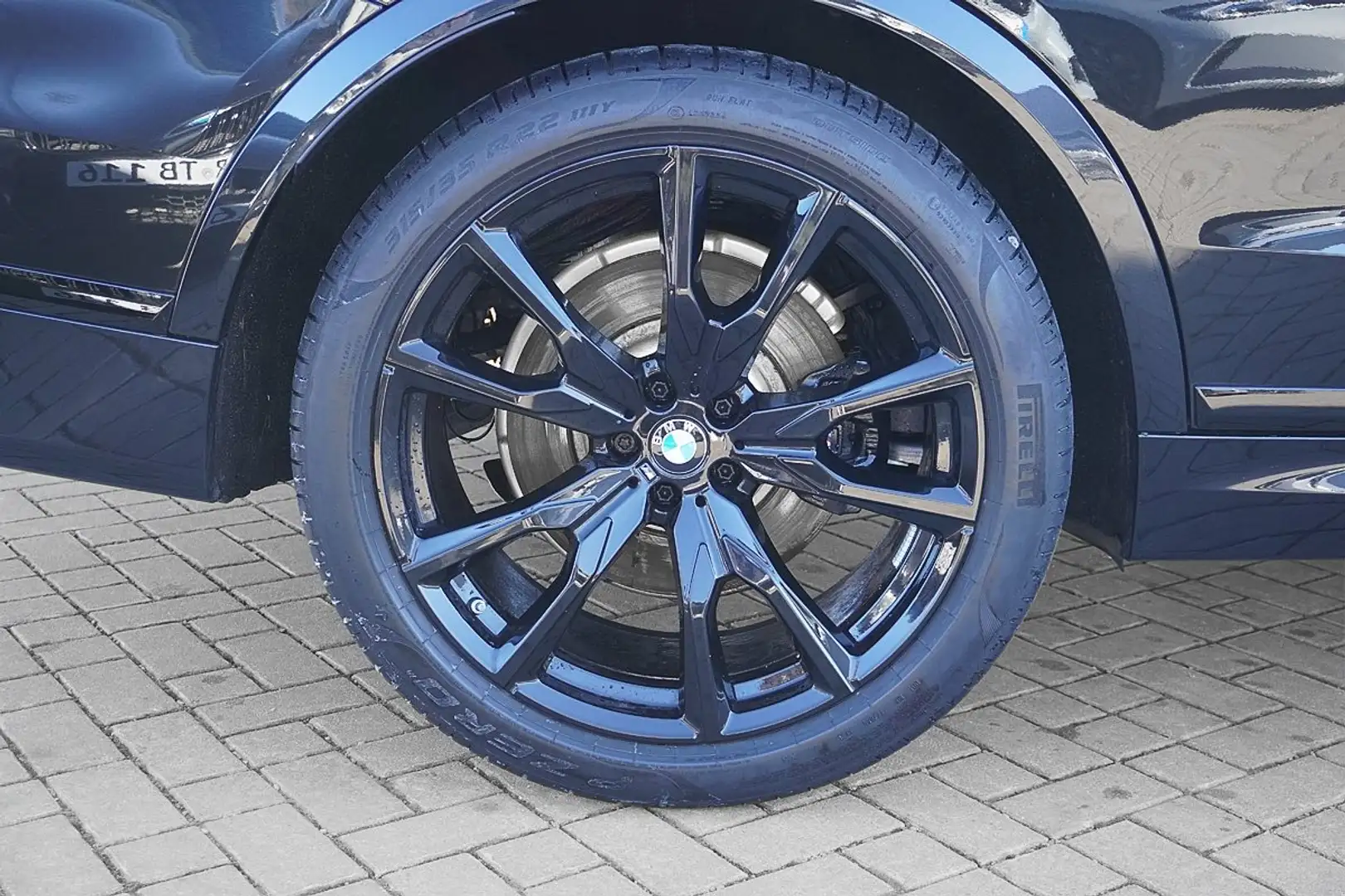 BMW X7 xDrive40d M Sport PRO AHK ACC HeadUp Standhz 360Ka Schwarz - 2