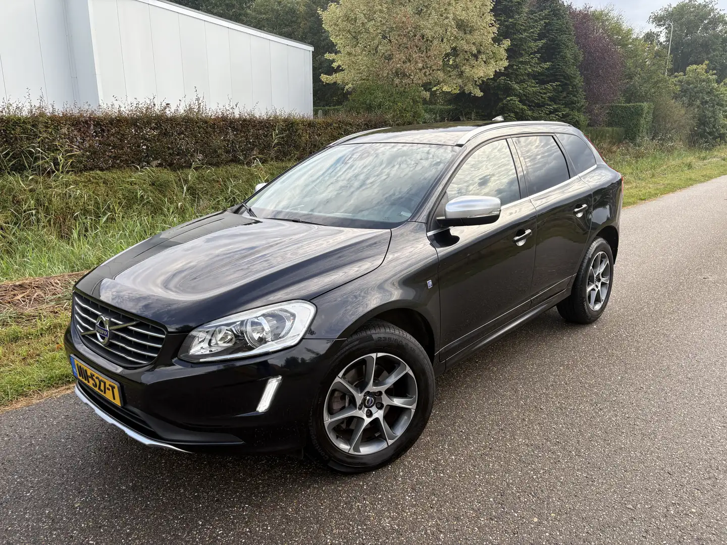 Volvo XC60 2.0 D4 FWD Ocean Race / LEER / AUTOMAAT / CRUISE Zwart - 2