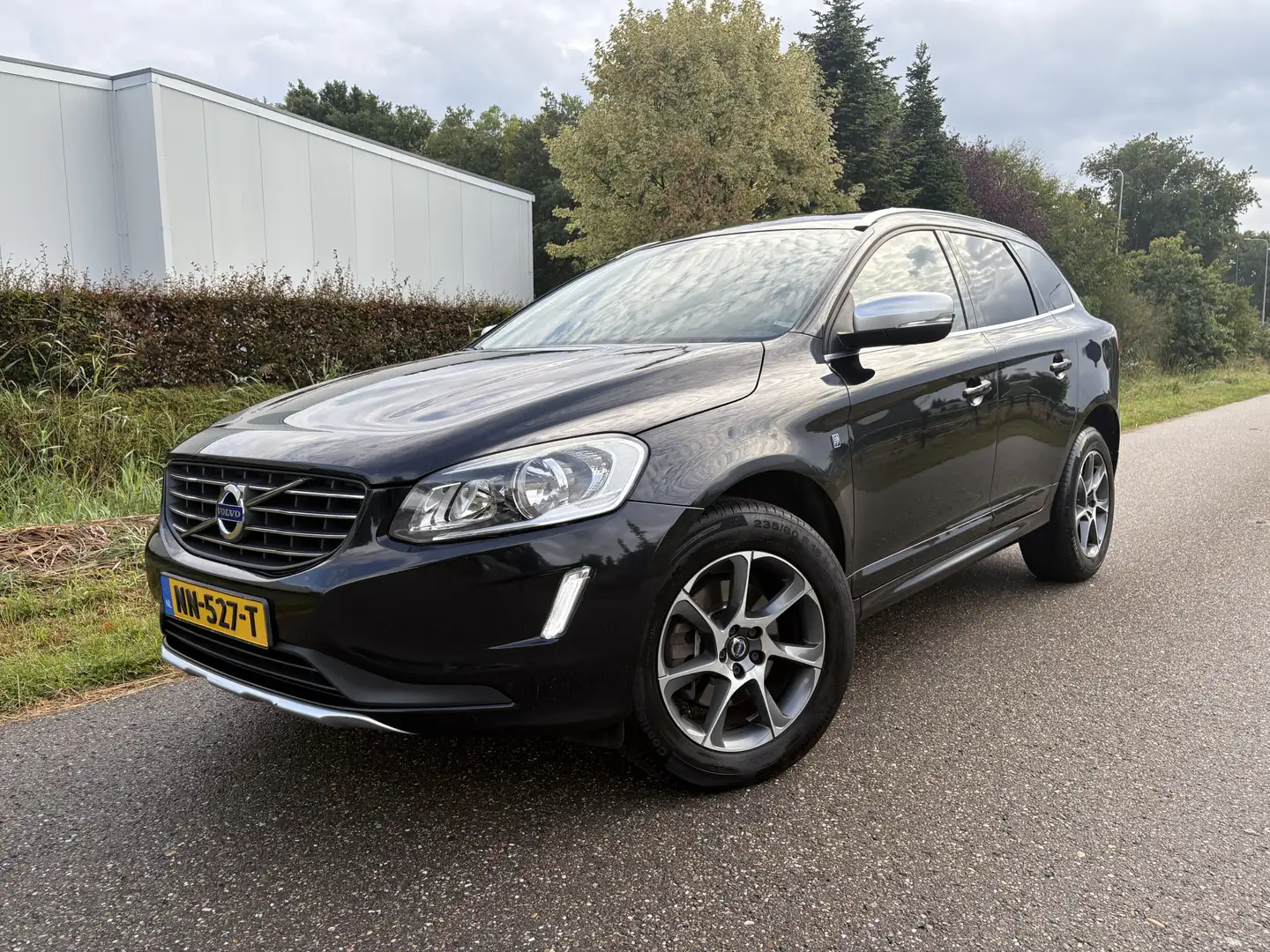 Volvo XC60 2.0 D4 FWD Ocean Race / LEER / AUTOMAAT / CRUISE Zwart - 1