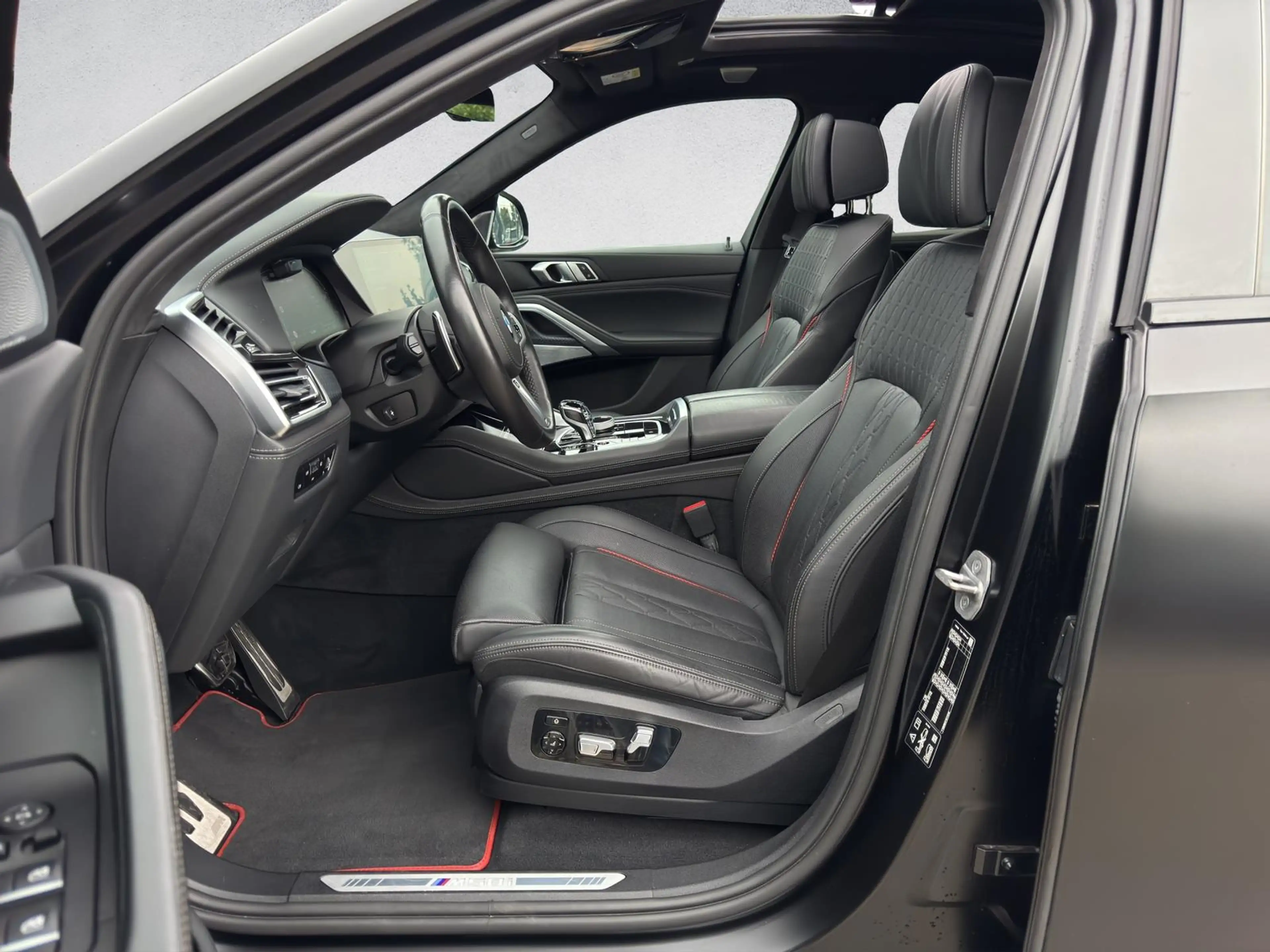 BMW X6 M50i Black Vermilion FrozenBlack Laser B&W — photo 11