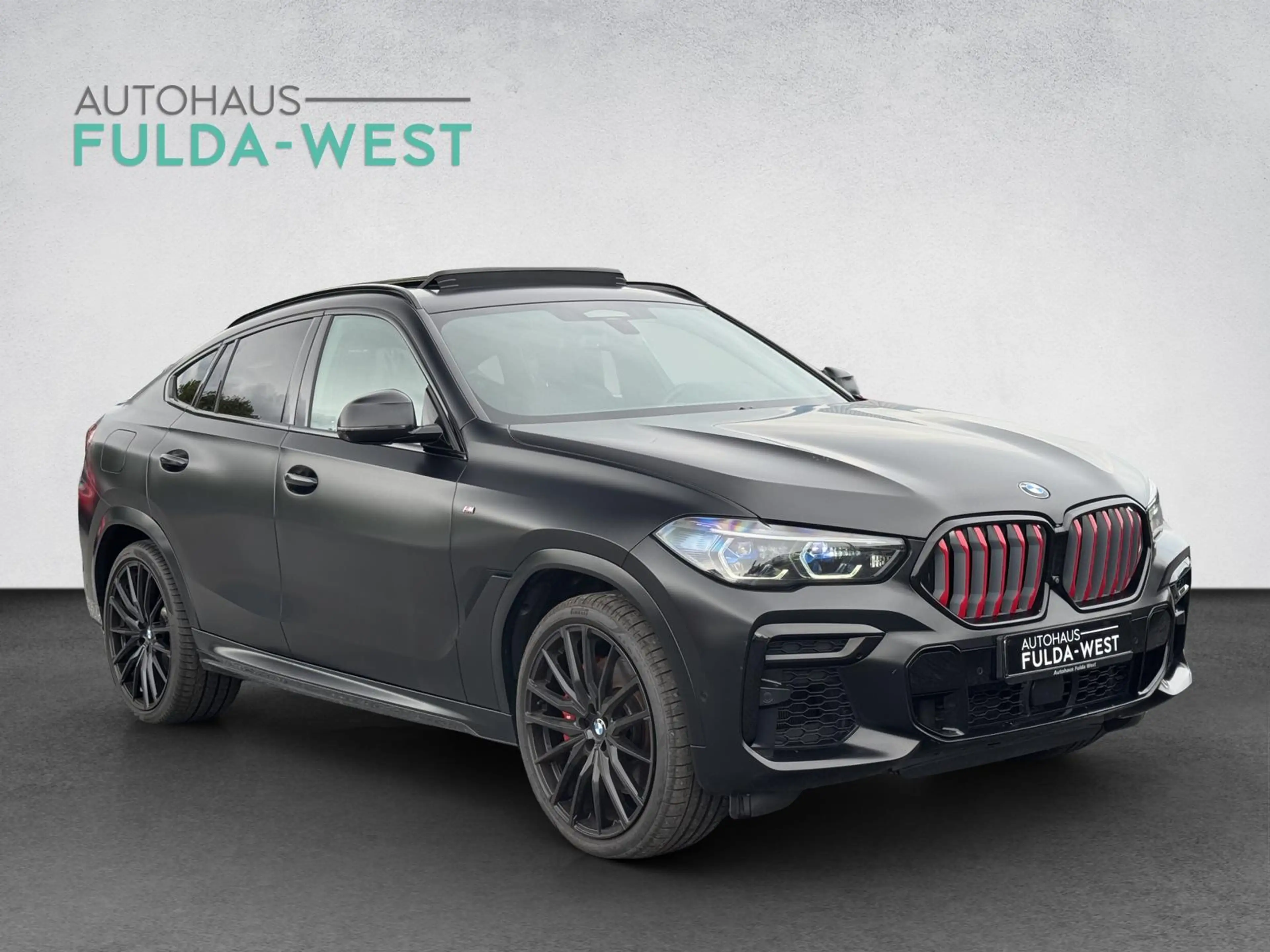 BMW X6 M50i Black Vermilion FrozenBlack Laser B&W — photo 2