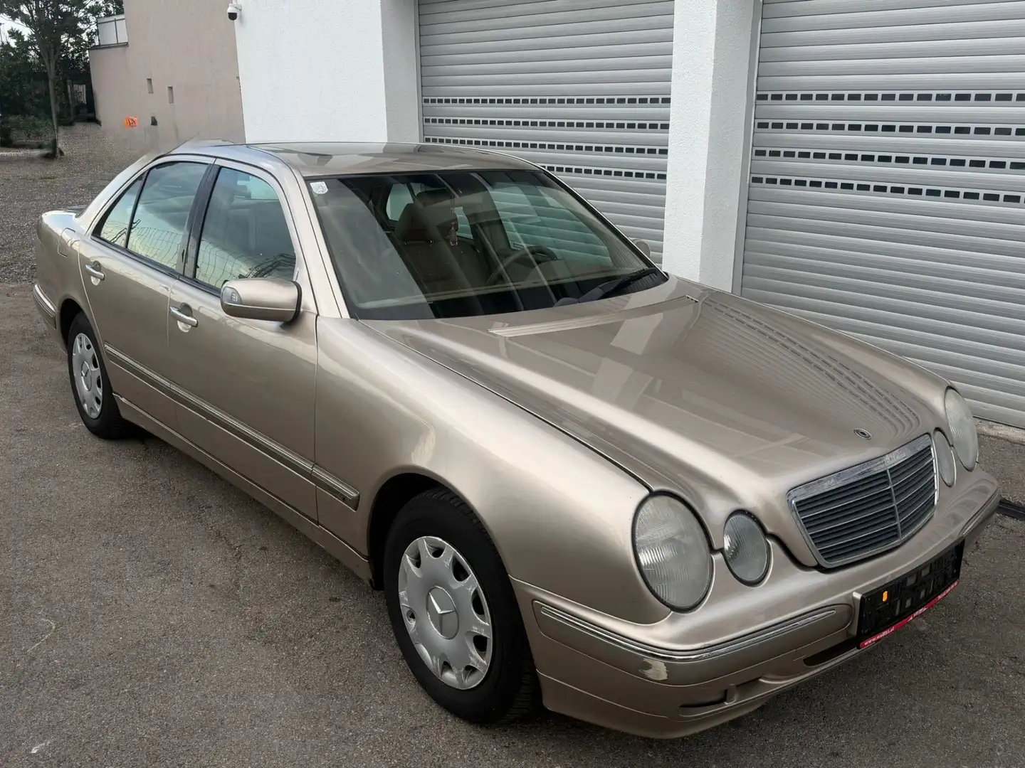 Mercedes-Benz E 240 Elegance Aut. - 1