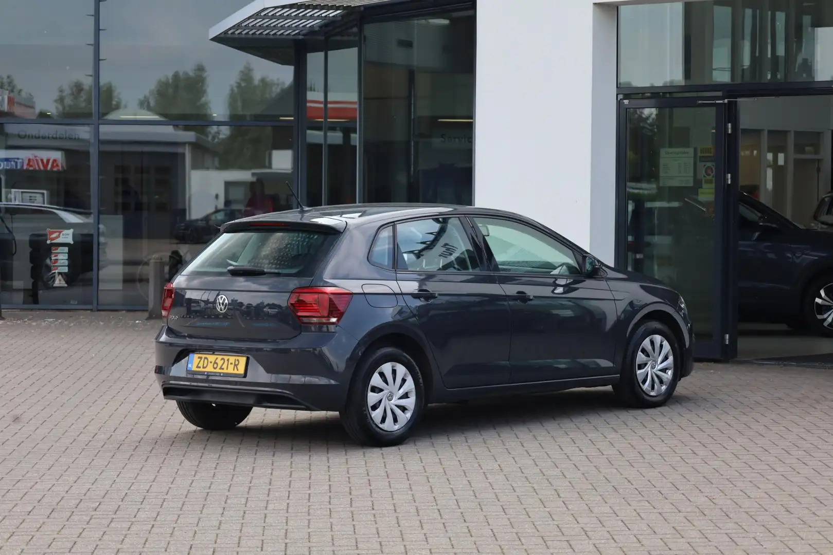 Volkswagen Polo 1.0 TSI Comfortline Business 95PK / 70kW, NL auto Grijs - 2