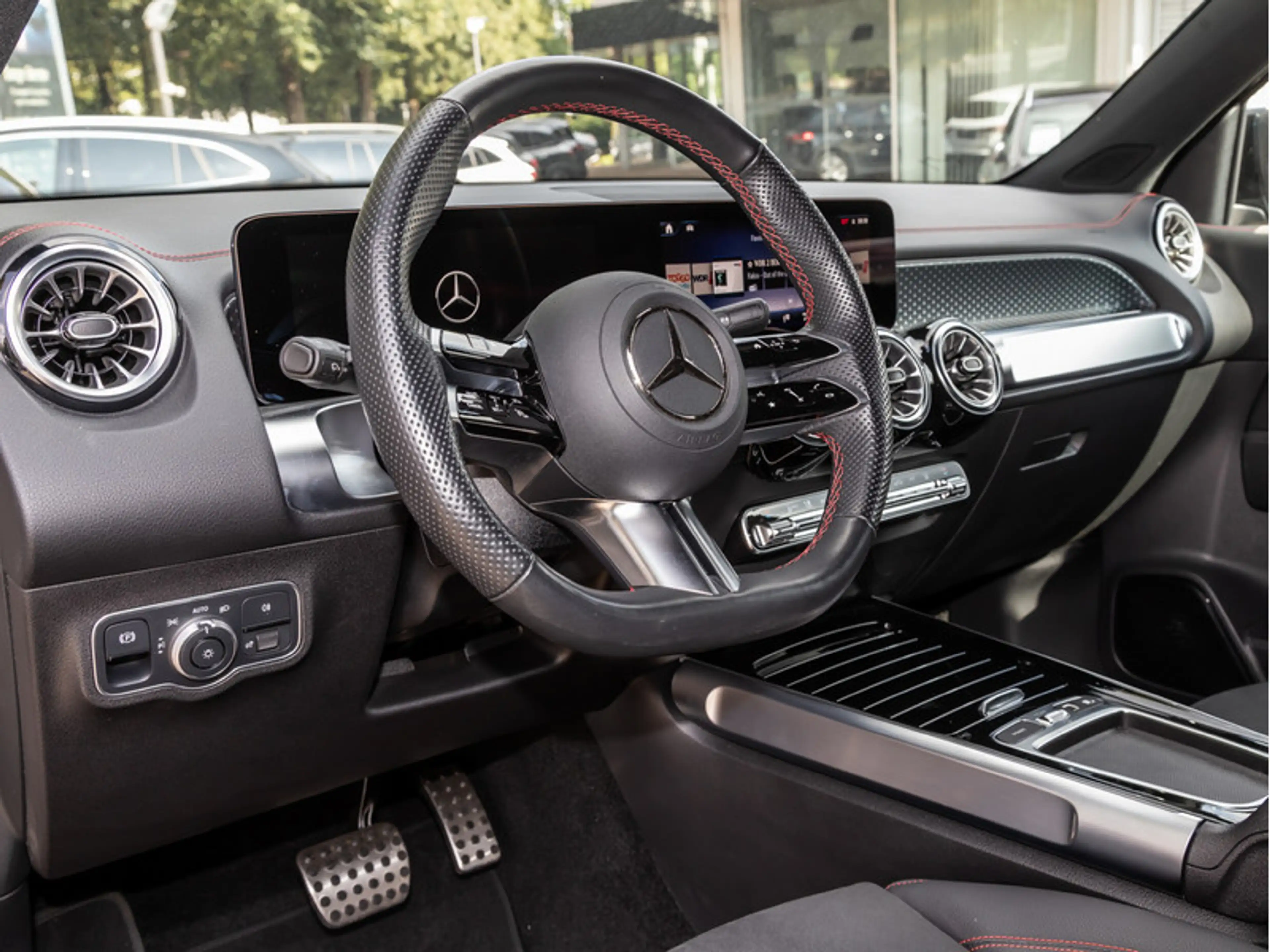 Mercedes-Benz EQB 300 4M AMG-Sport/LED/Cam/AHK/Night/Distr/18" — photo 12