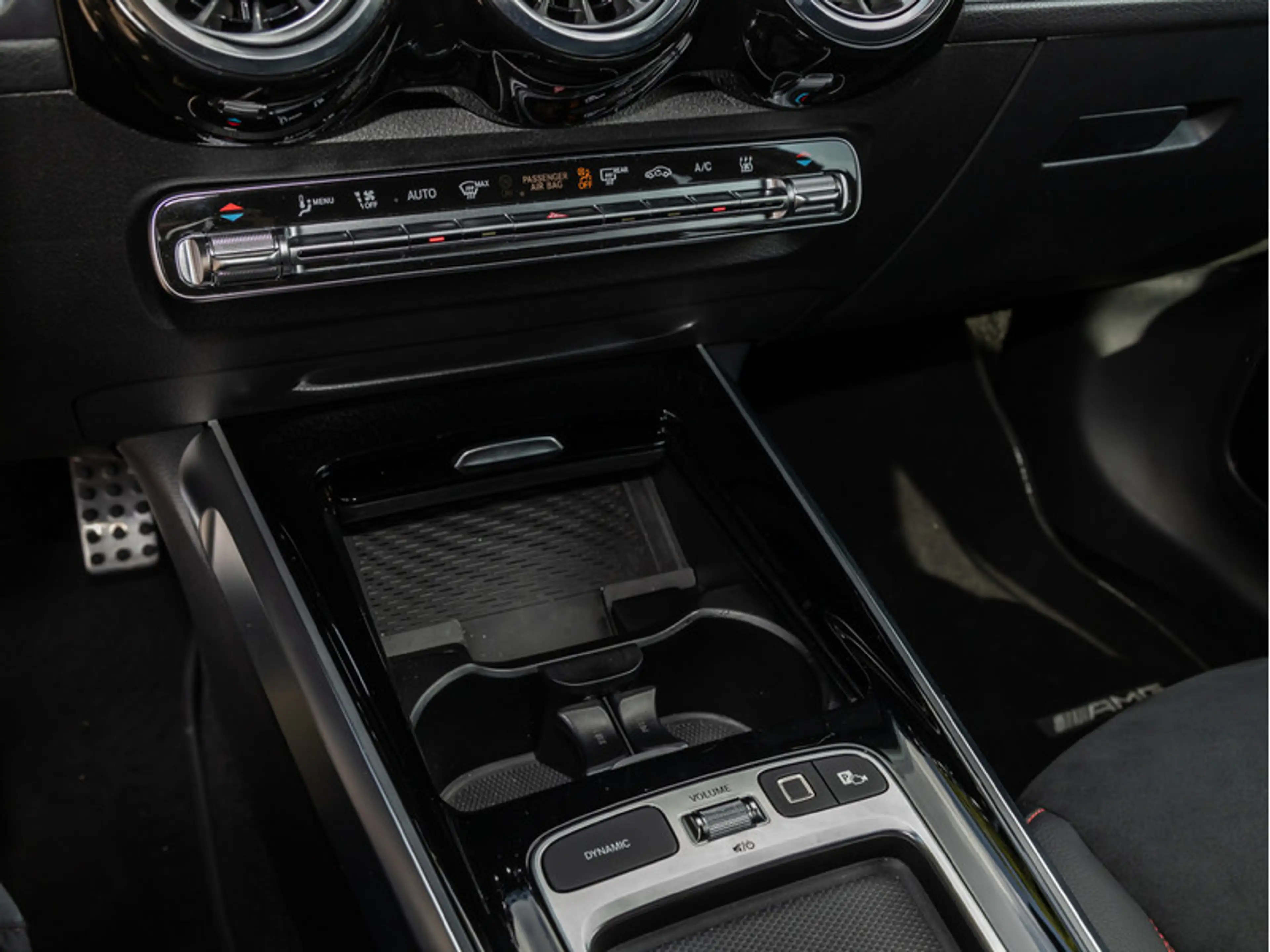 Mercedes-Benz EQB 300 4M AMG-Sport/LED/Cam/AHK/Night/Distr/18" — photo 15