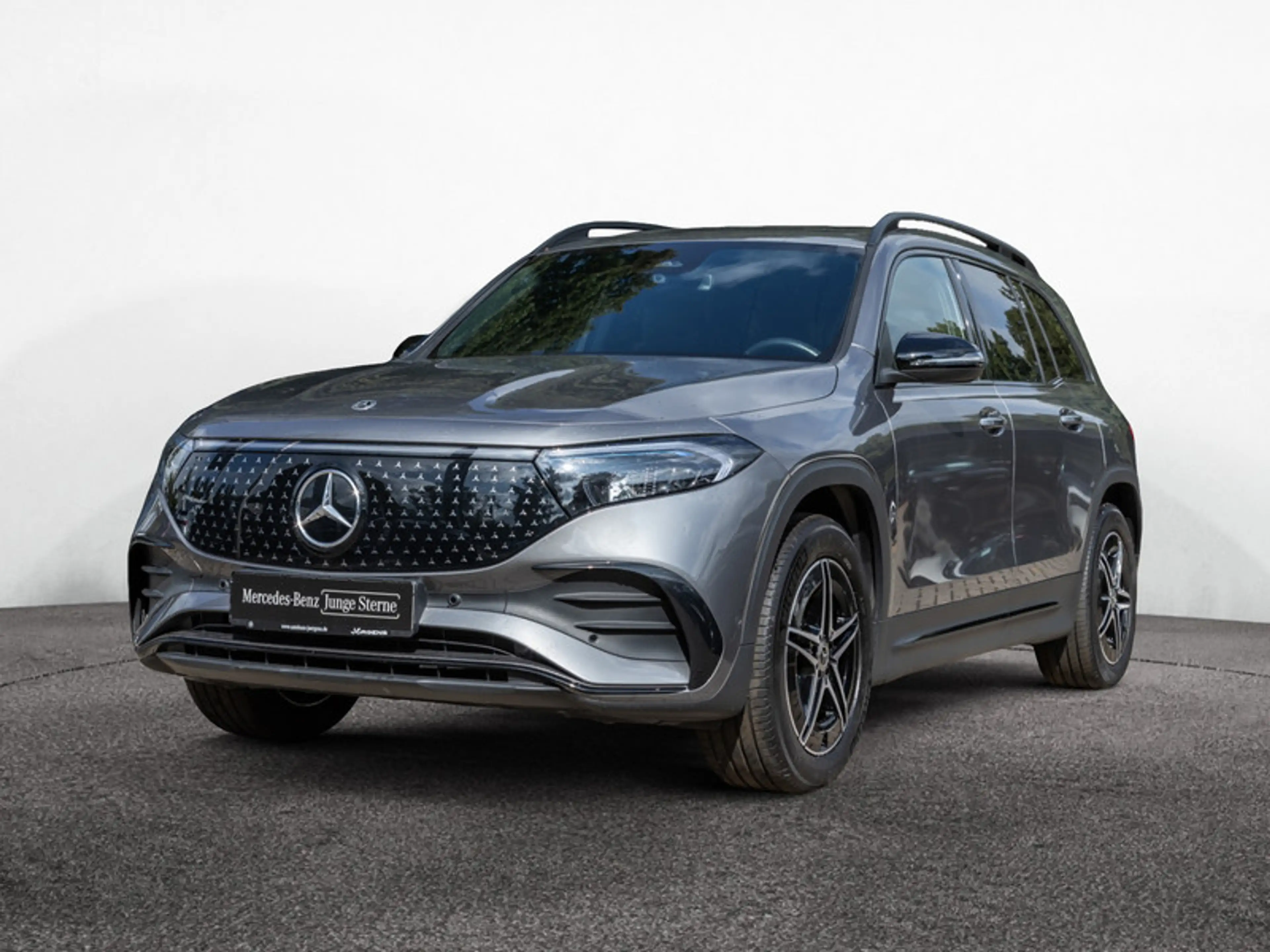 Mercedes-Benz EQB 300 4M AMG-Sport/LED/Cam/AHK/Night/Distr/18" — photo 2