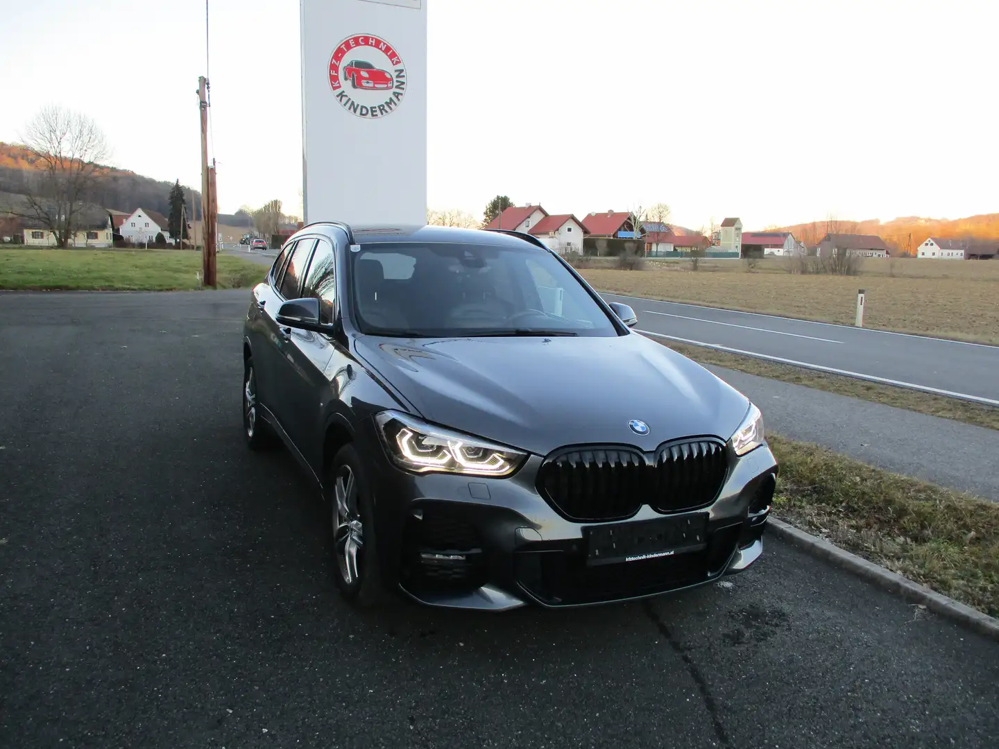 BMW X1 sDrive 18 d M Sport Head-up Leder Grau - 1