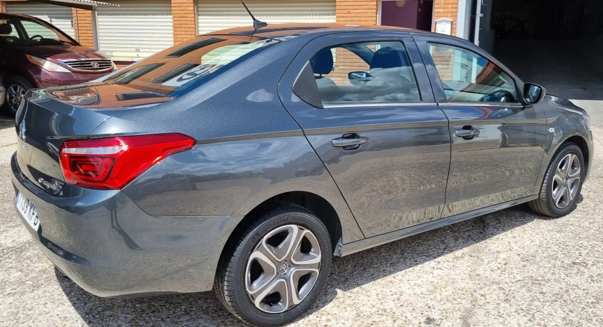 Citroen C-Elysée 1.6 VTi Shine 115 Grau - 2