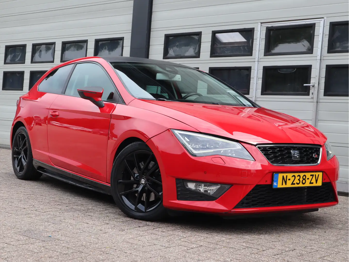 SEAT Leon SC 1.8 TSI FR DSG Automaat - PDC - Cruise - 3 Deur Rood - 2
