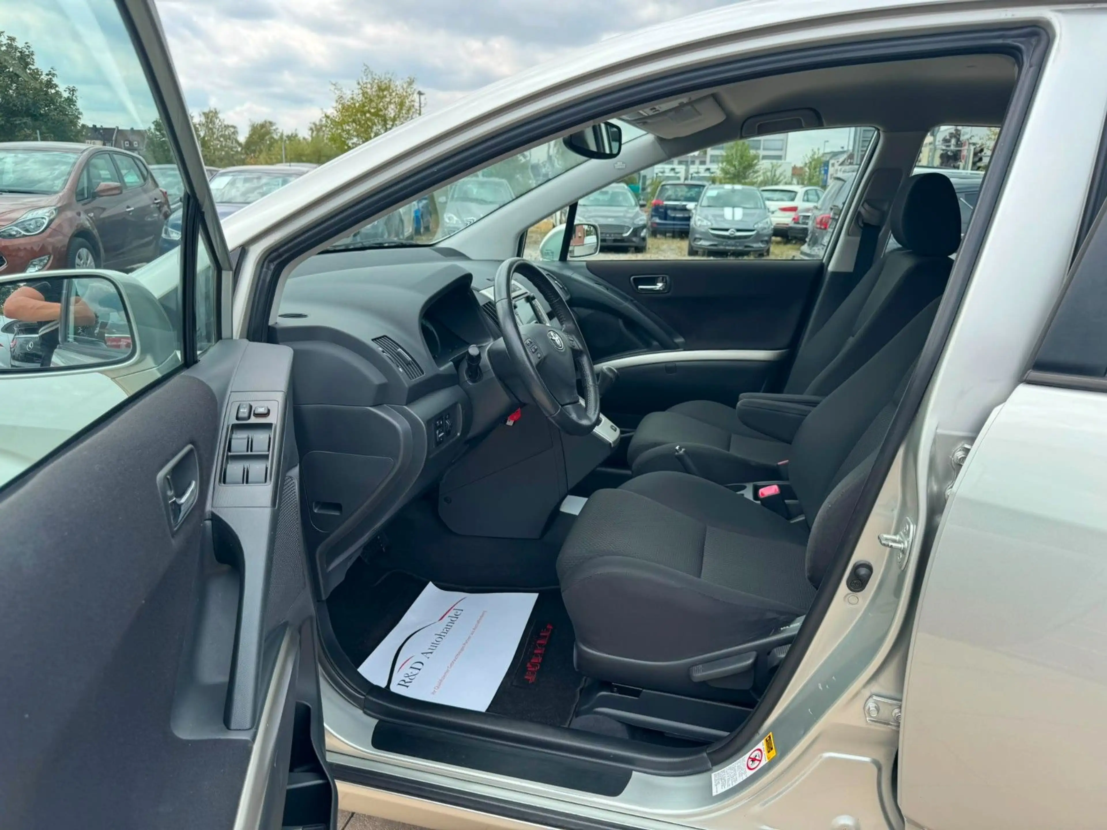Toyota Corolla Verso 1.8 Executive — photo 15