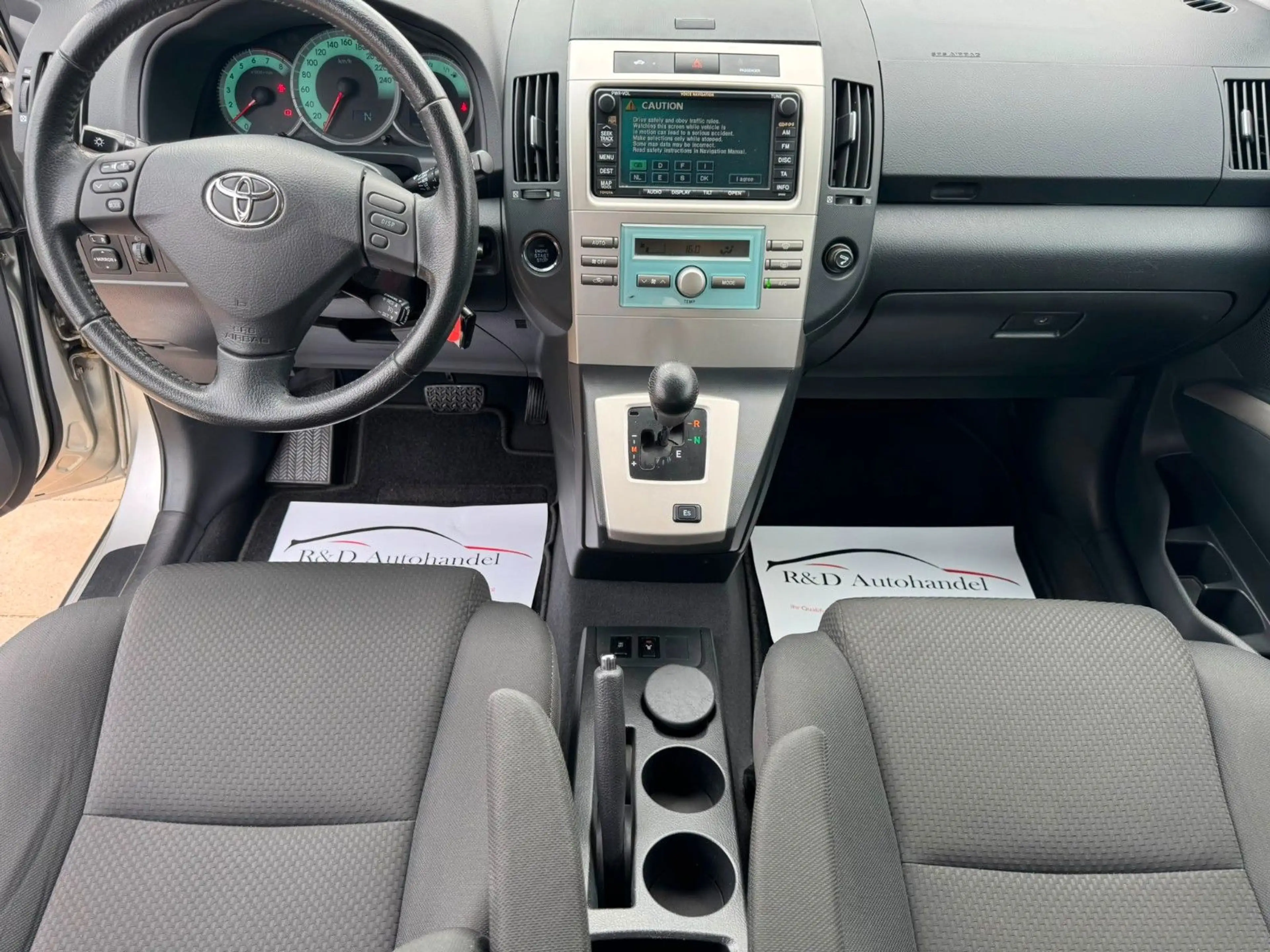 Toyota Corolla Verso 1.8 Executive — photo 14