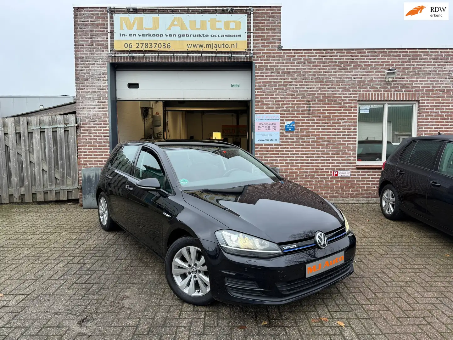 Volkswagen Golf 1.0 TSI Connected Series xenon navigatie Noir - 1