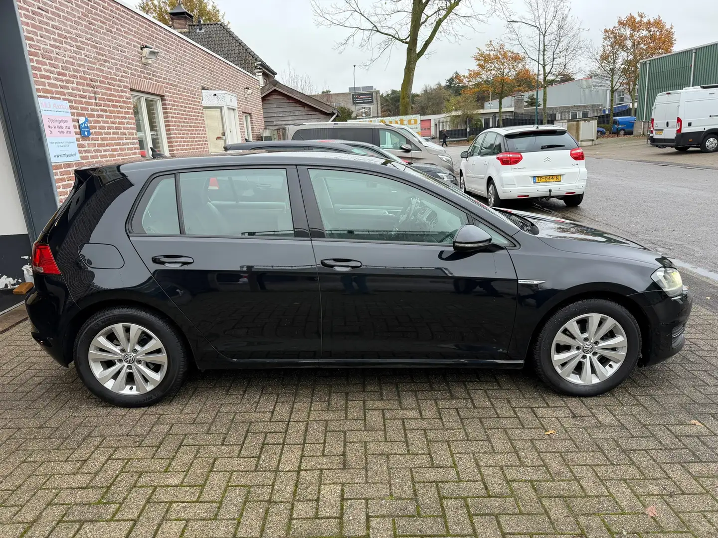 Volkswagen Golf 1.0 TSI Connected Series xenon navigatie Noir - 2