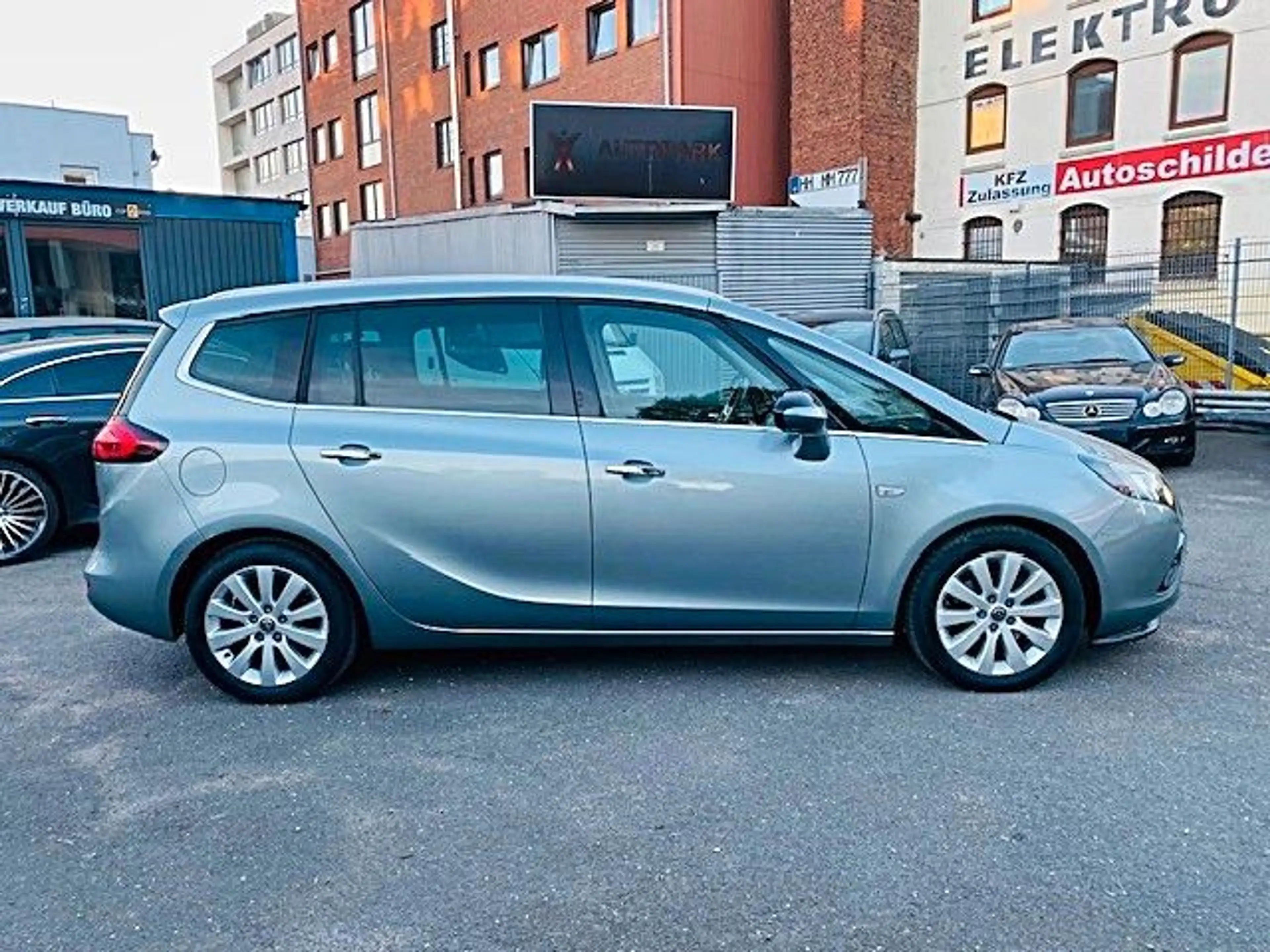 Opel Zafira Tourer 1.4 Turbo ecoFLEX INNOVATION S/S — photo 2