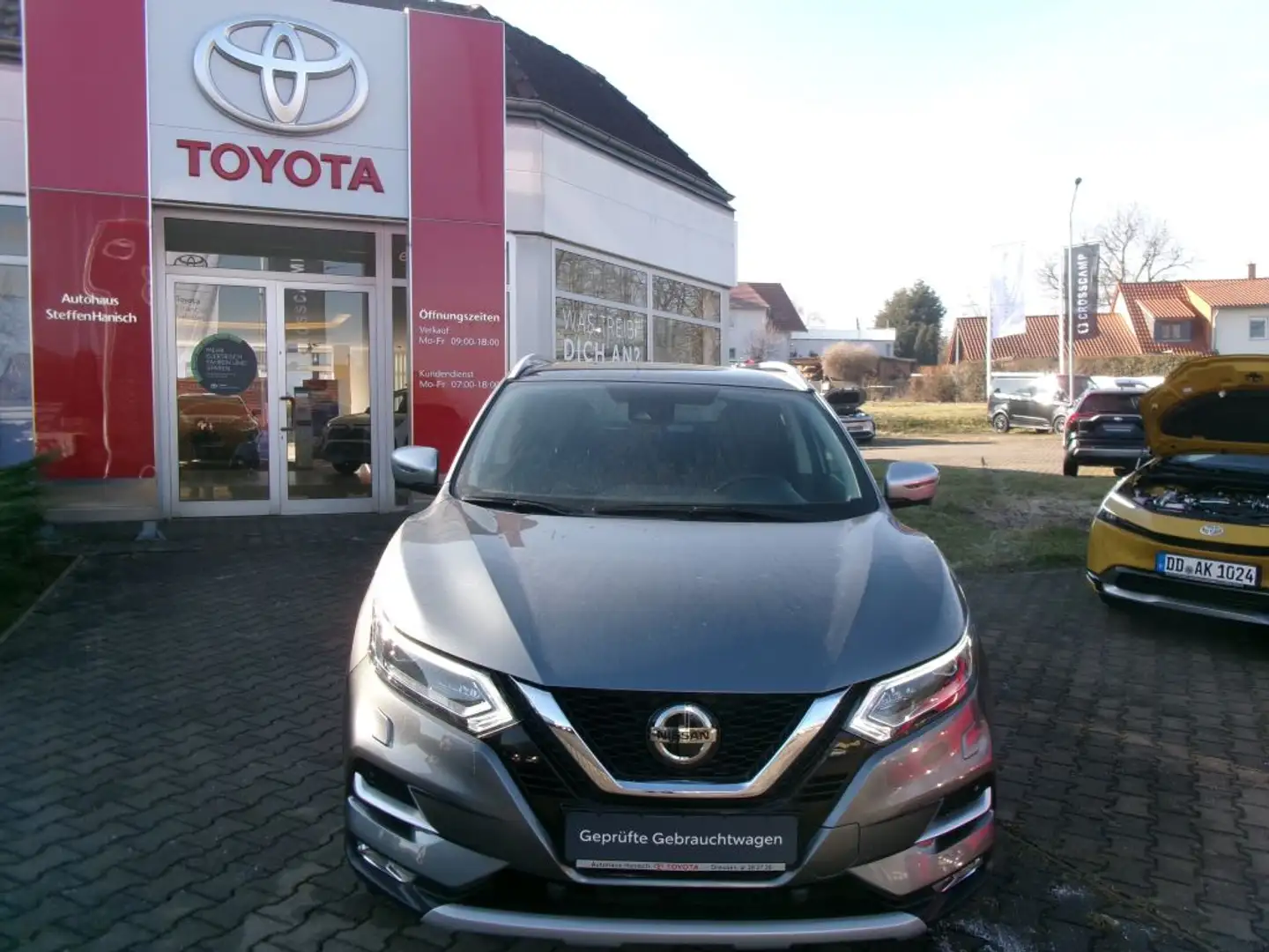 Nissan Qashqai 1.3 DIG-T N-MOTION Grijs - 2
