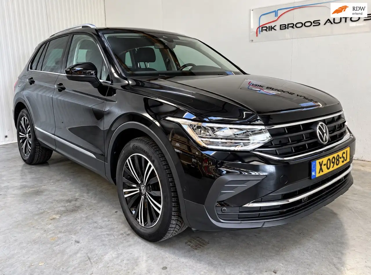 Volkswagen Tiguan 1.5 TSI Life Business — photo 1 of 20