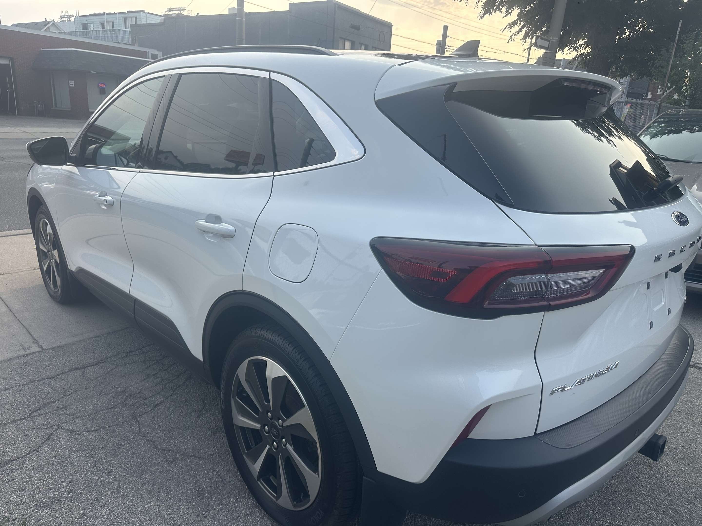 2023 Ford Escape Platinum AWD — снимка 1