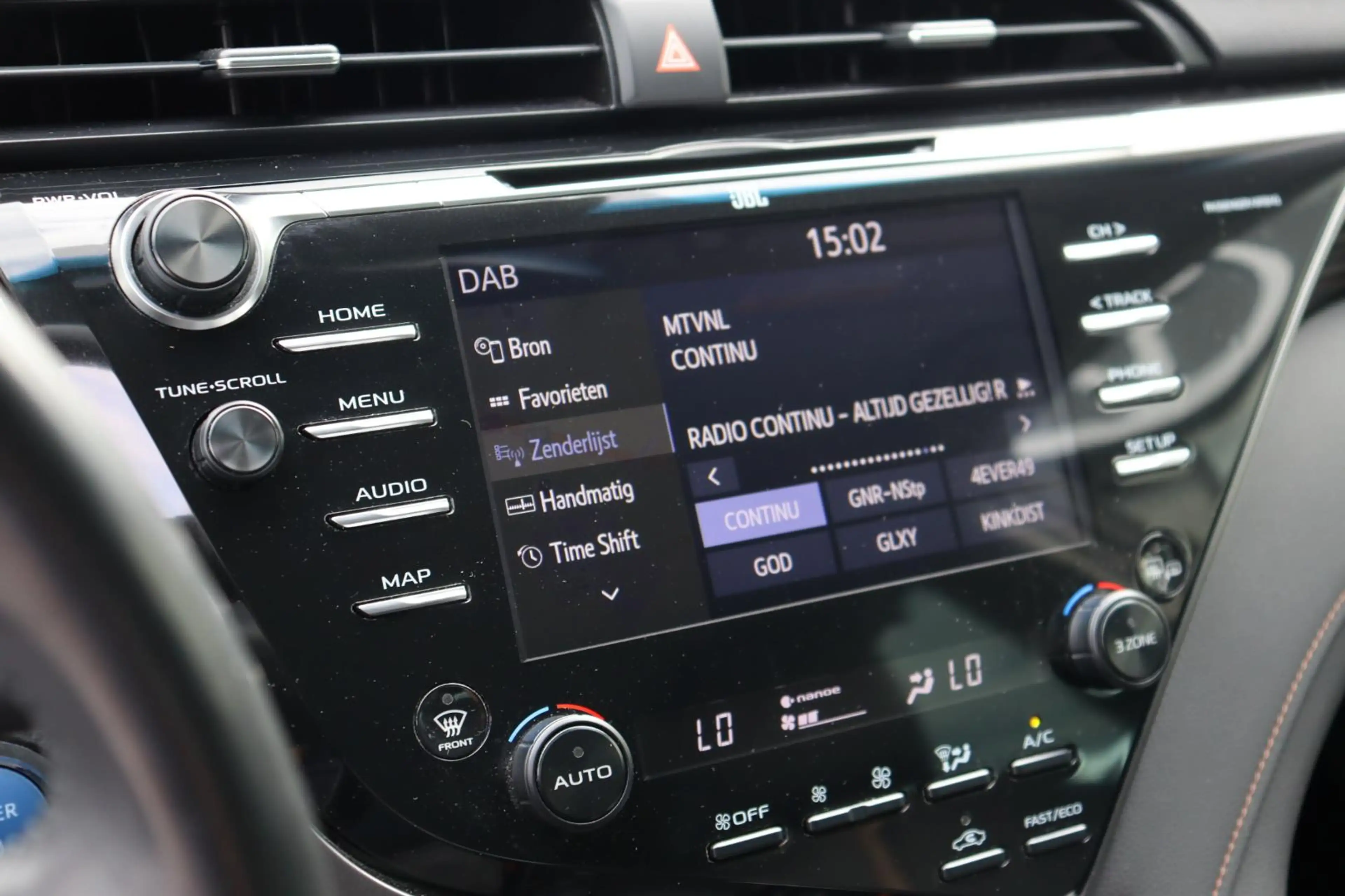 Toyota Camry 2.5 Hybrid Premium, JBL, Climate control, LM velge — photo 10