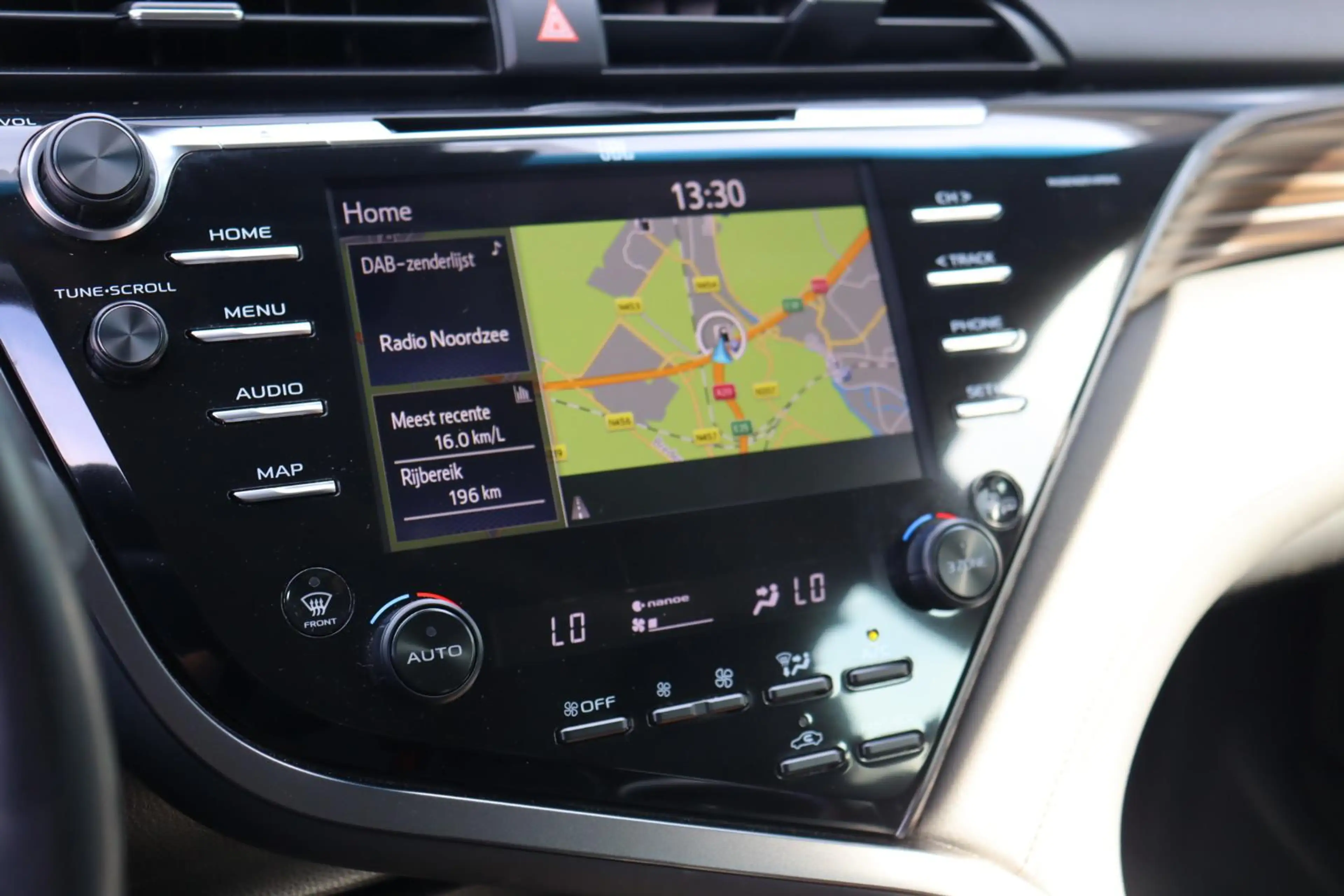 Toyota Camry 2.5 Hybrid Premium, JBL, Climate control, LM velge — photo 8