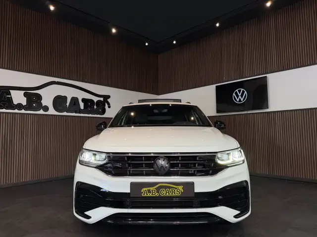 Volkswagen Tiguan view 2