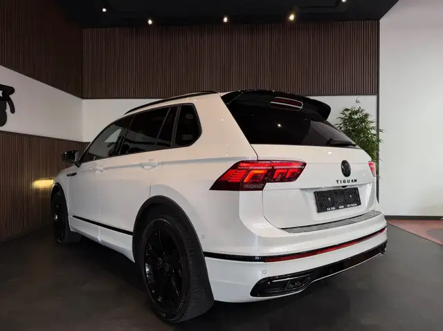 Volkswagen Tiguan view 4