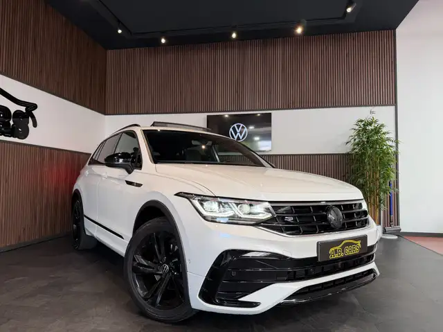 Volkswagen Tiguan view 3
