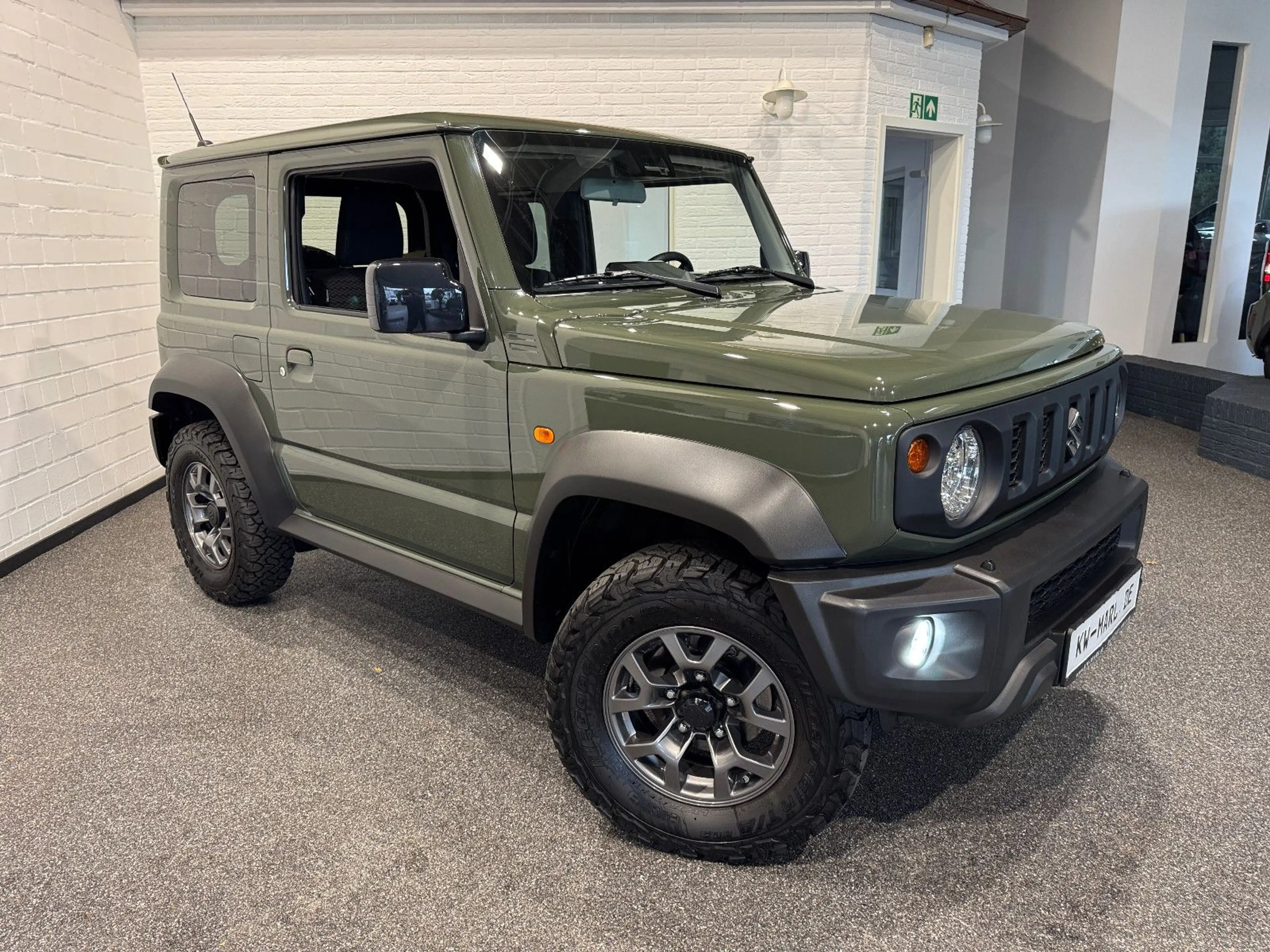 Suzuki Jimny Comfort+ AllGrip NAVI+CAM NEUWAGENZUSTAND! — photo 3