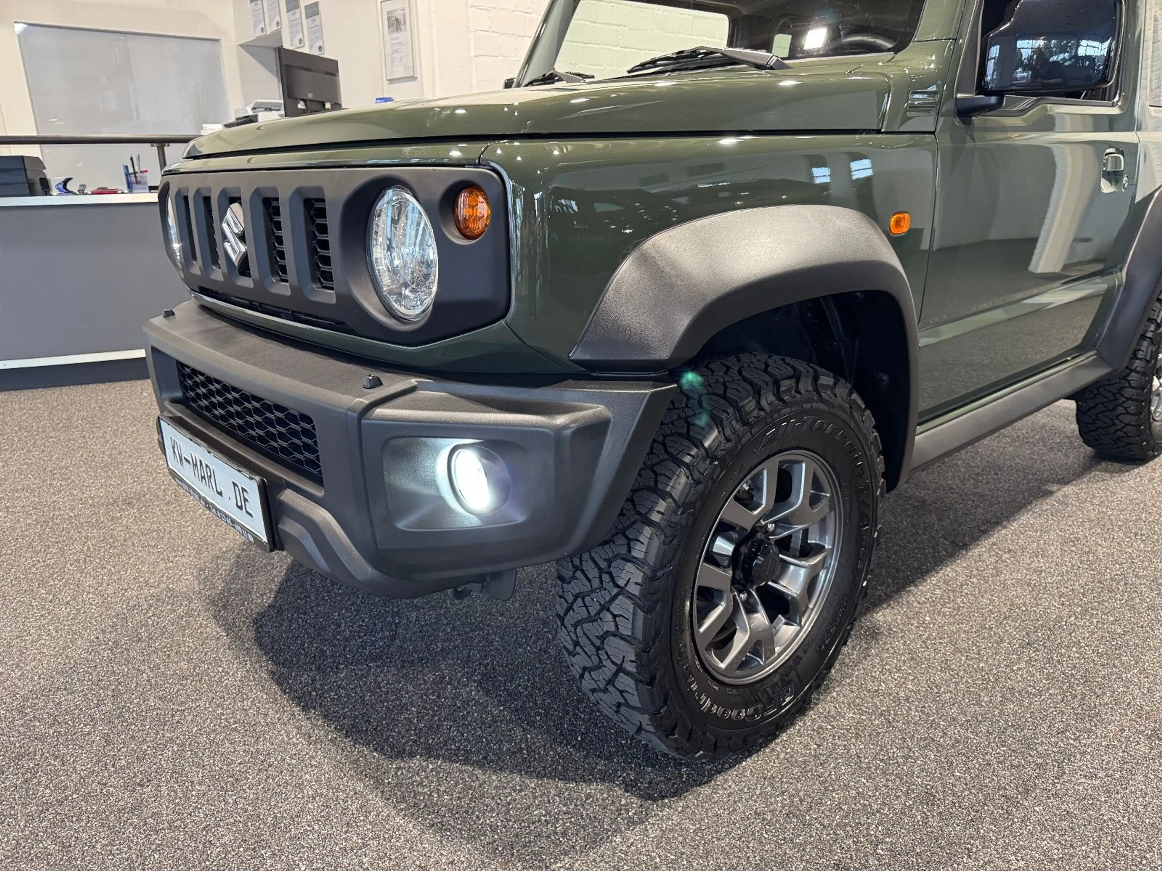 Suzuki Jimny Comfort+ AllGrip NAVI+CAM NEUWAGENZUSTAND! — photo 10