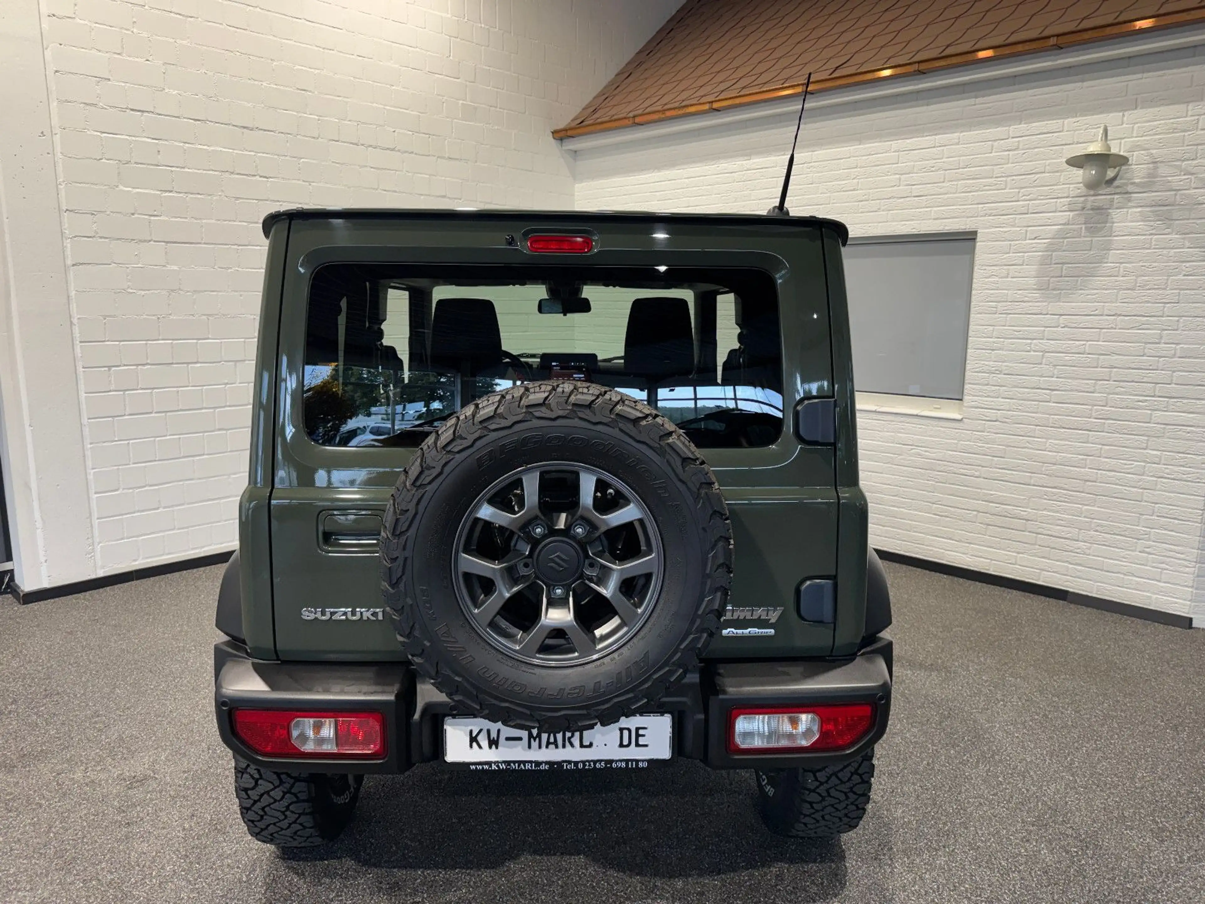 Suzuki Jimny Comfort+ AllGrip NAVI+CAM NEUWAGENZUSTAND! — photo 6