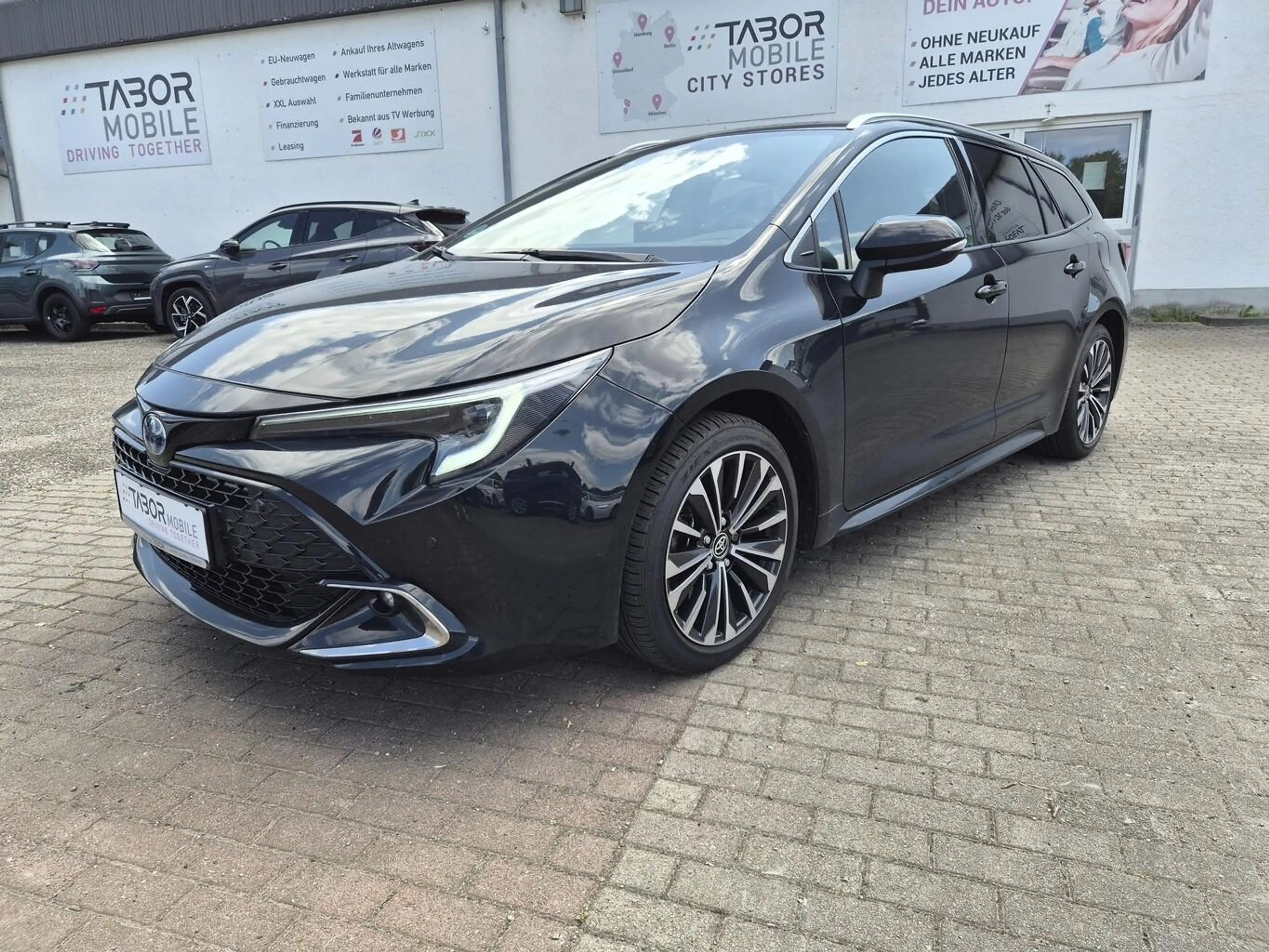 Toyota Corolla Touring Sports Team Deutschland 2.0 196 Hybrid ... — photo 2