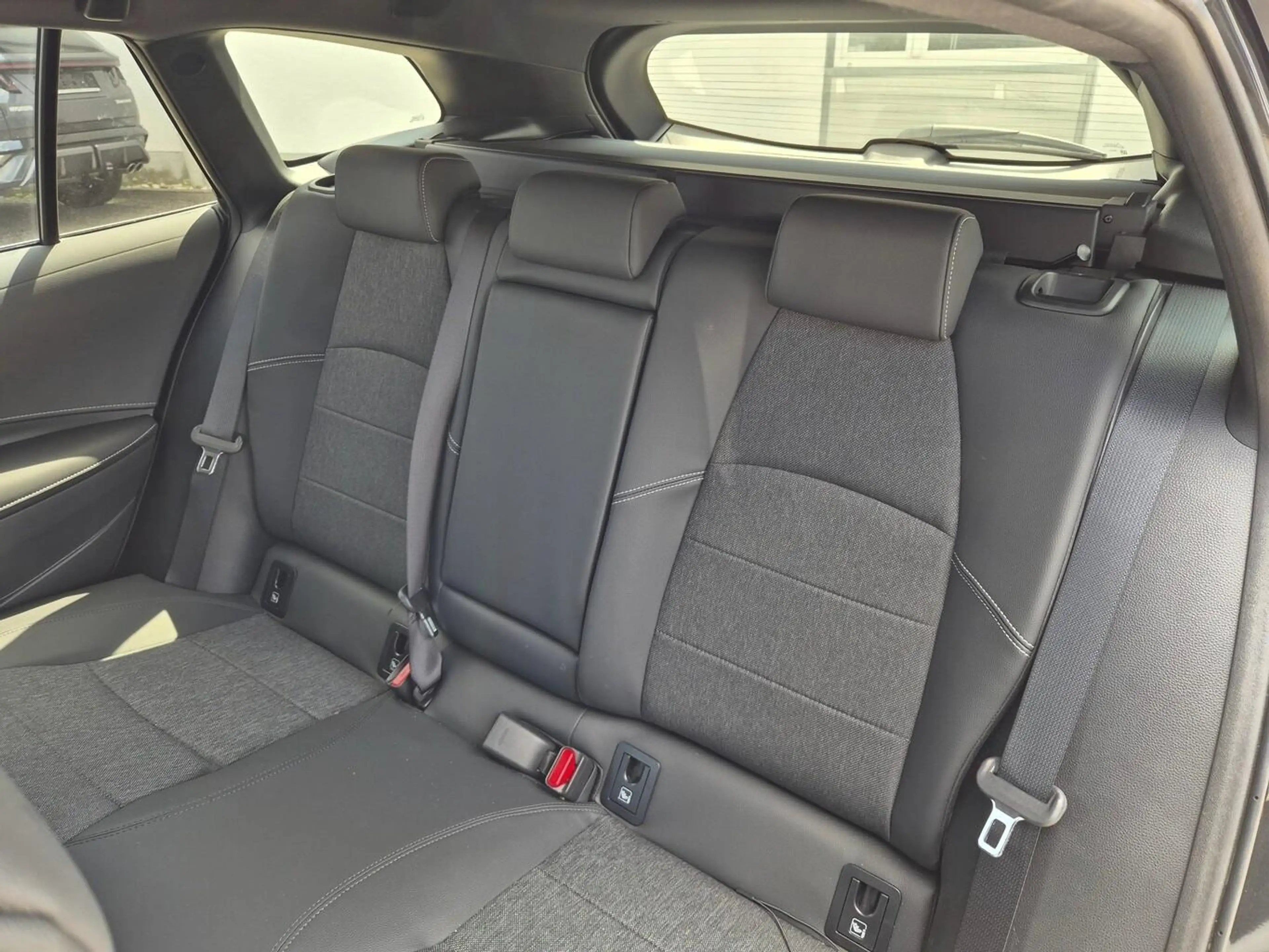 Toyota Corolla Touring Sports Team Deutschland 2.0 196 Hybrid ... — photo 9