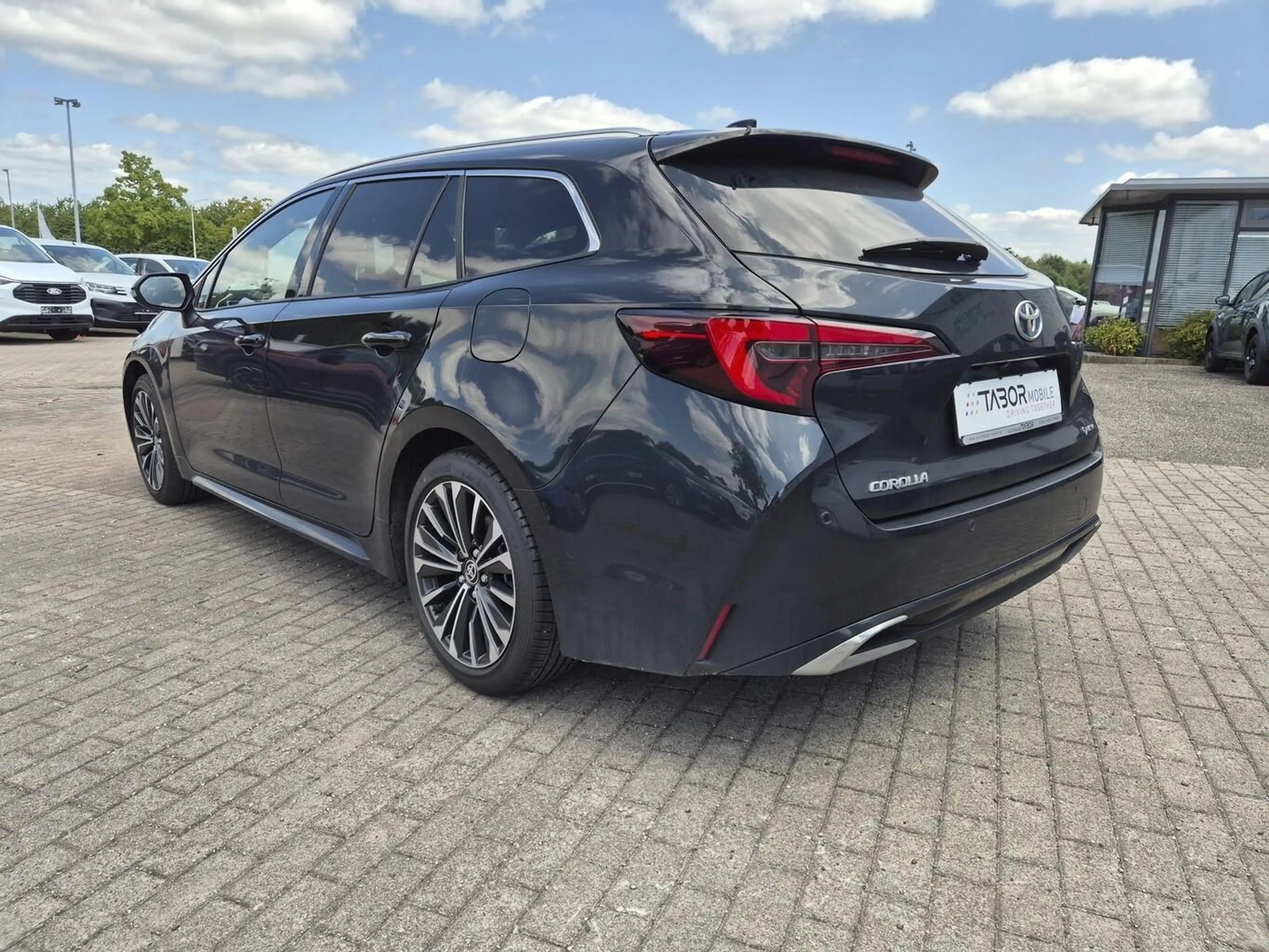 Toyota Corolla Touring Sports Team Deutschland 2.0 196 Hybrid ... — photo 3