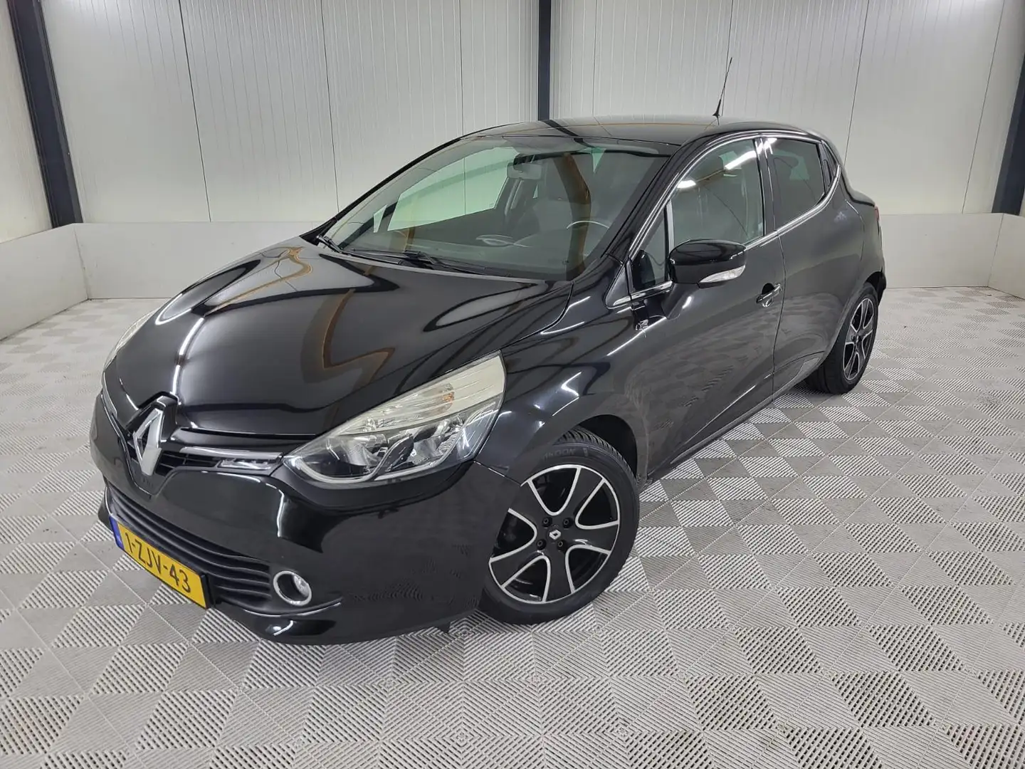 Renault Clio 0.9 TCe ECO Night&Day, Navigatie, Parkeersensoren Zwart - 1