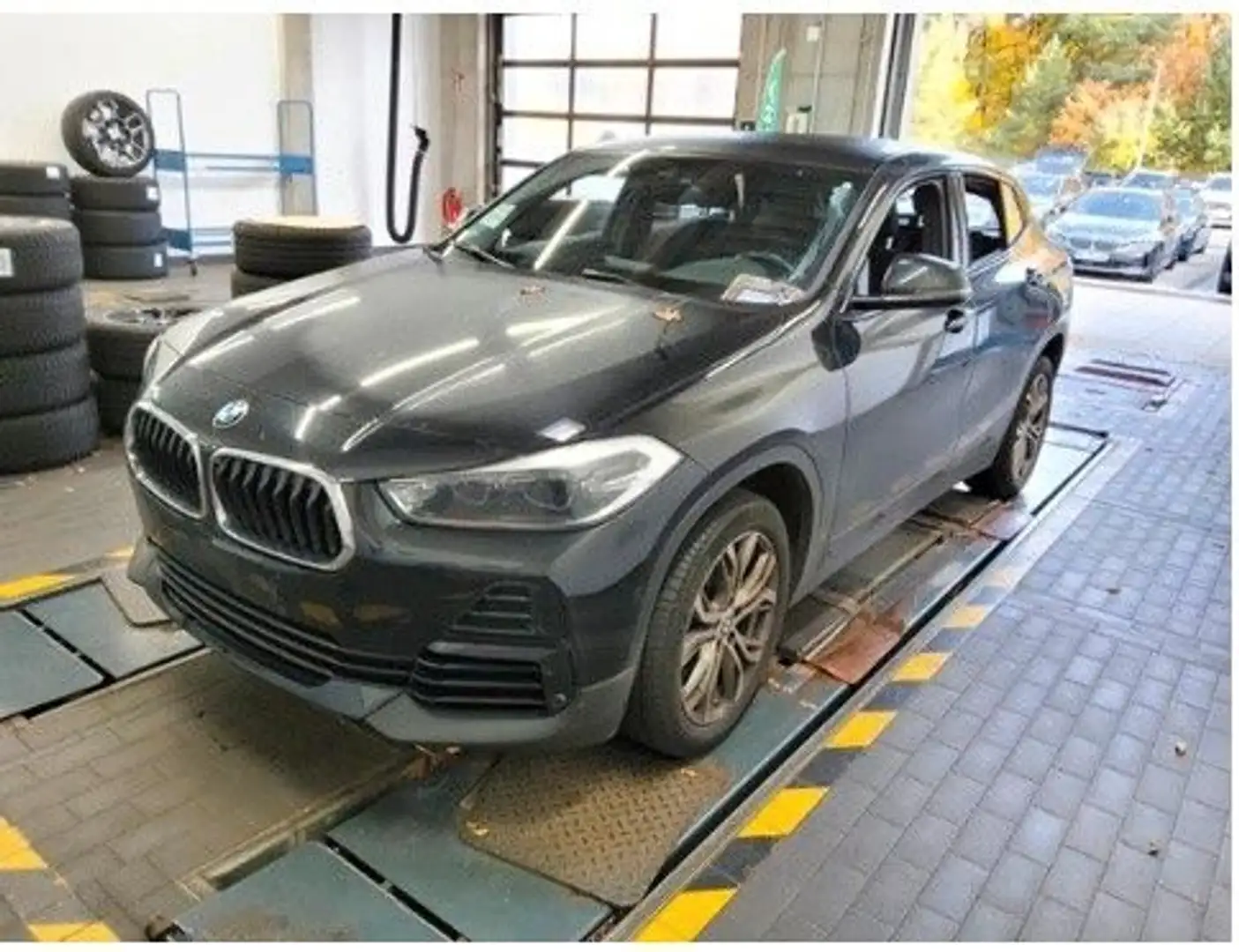 BMW X2 sDrive 18d Advantage Plus Navi/AHK/SportSitze Schwarz - 1