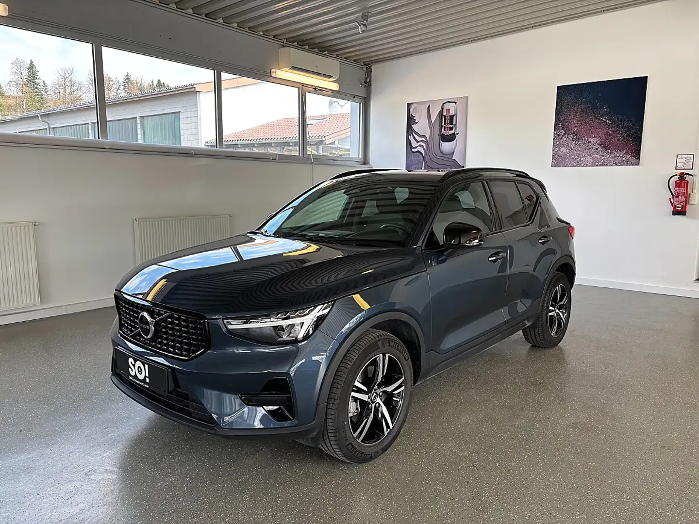 Volvo XC40 B3 Plus Dark Aut. Blau - 2
