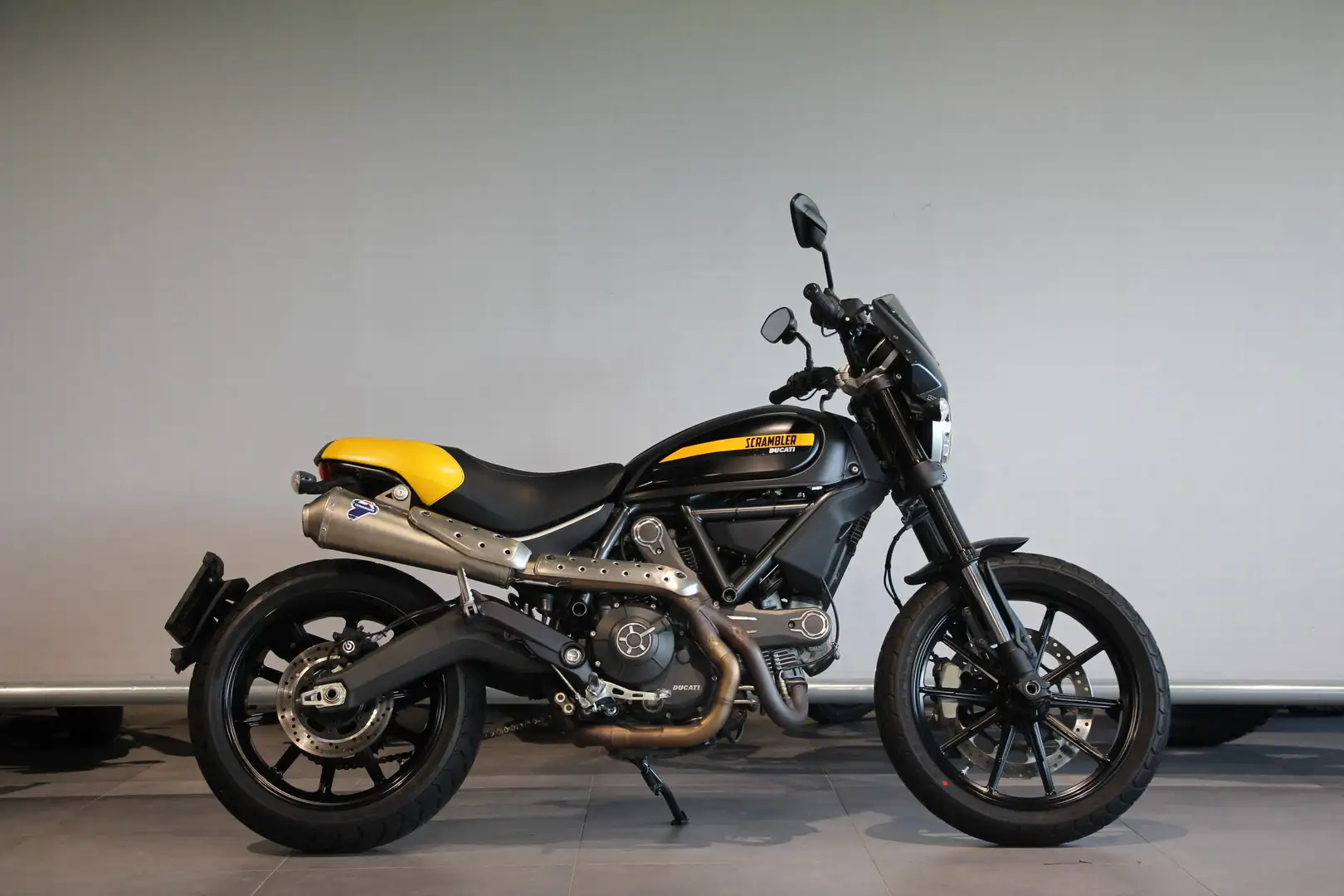 Ducati Scrambler FULL THROTLLE Zwart - 1