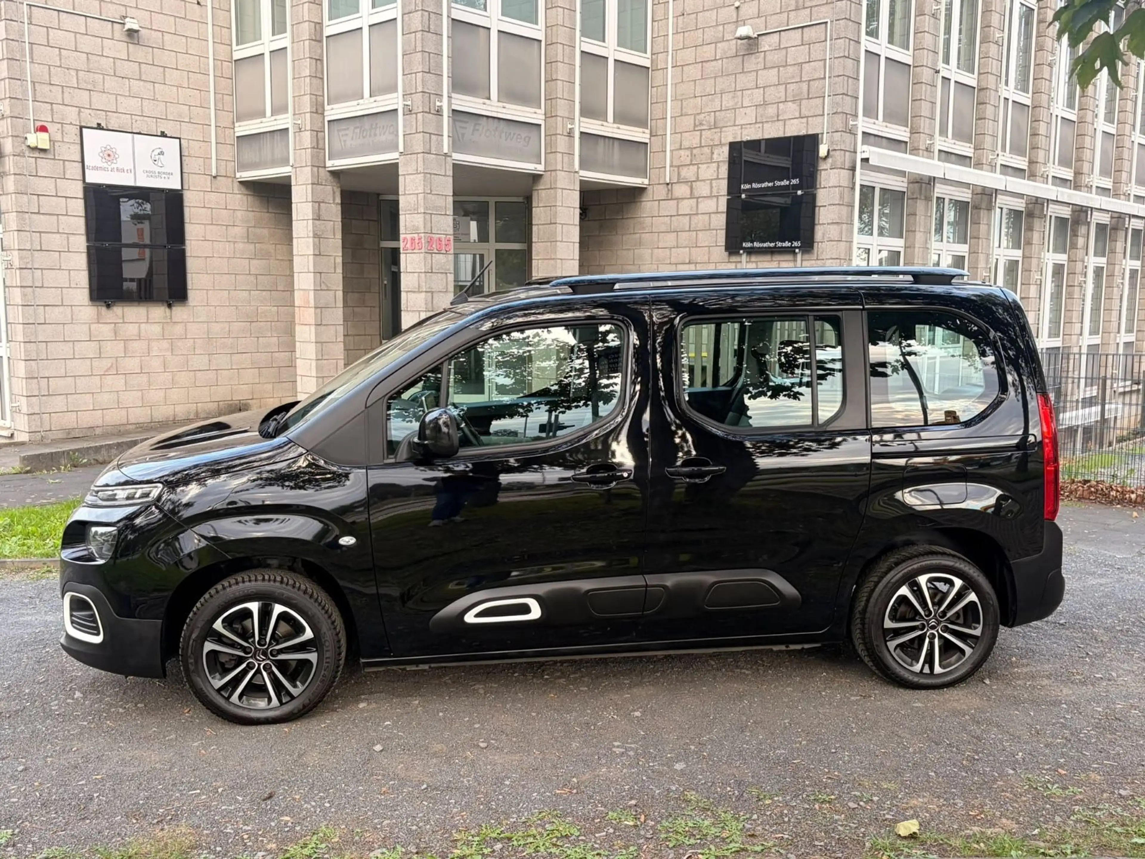 Citroen Berlingo Feel M *EU6 * Navi * Tempomat — photo 3