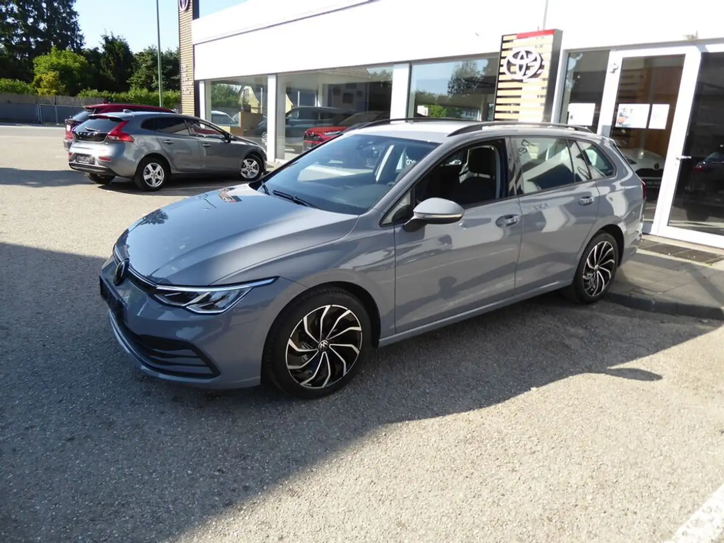 Volkswagen Golf Variant 1,5 eTSI 150 DSG *LED*SHZ* Grau - 2