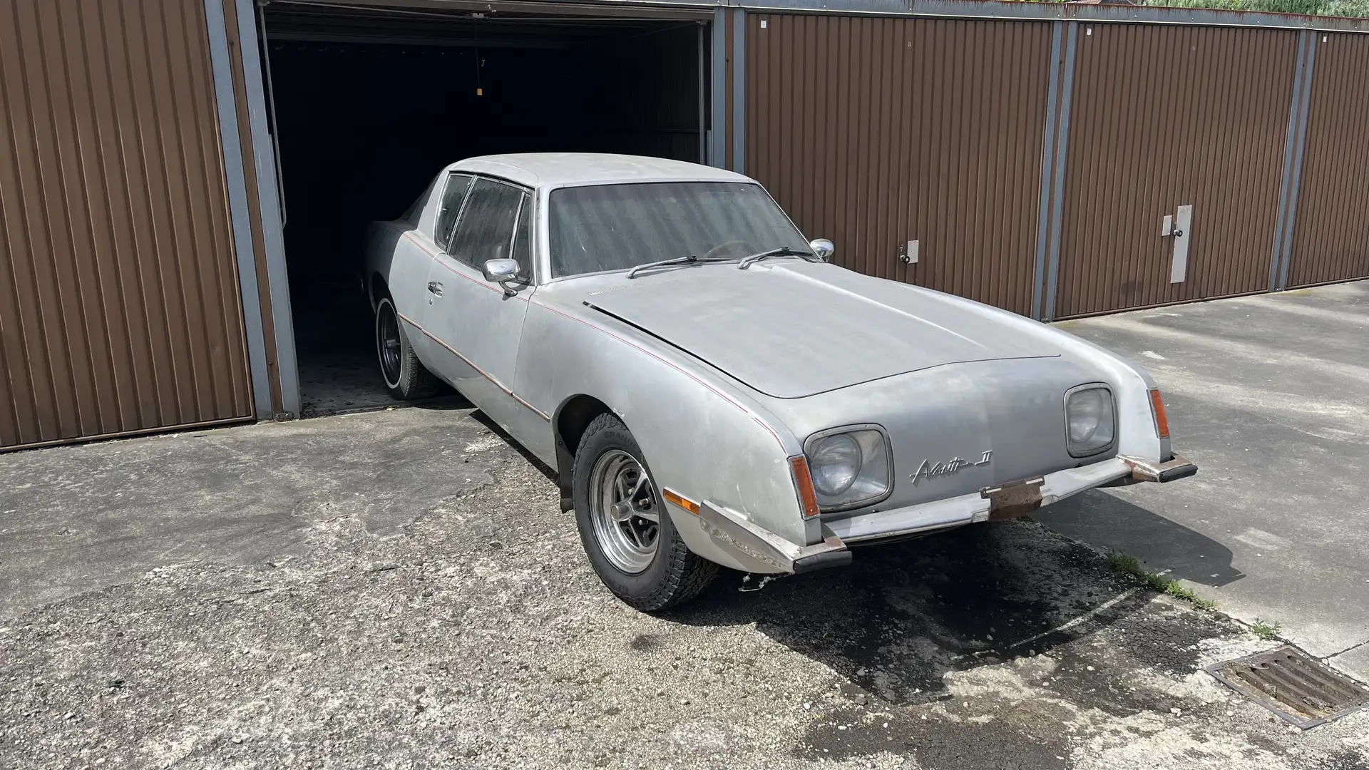 Studebaker Avanti II Grey - 1
