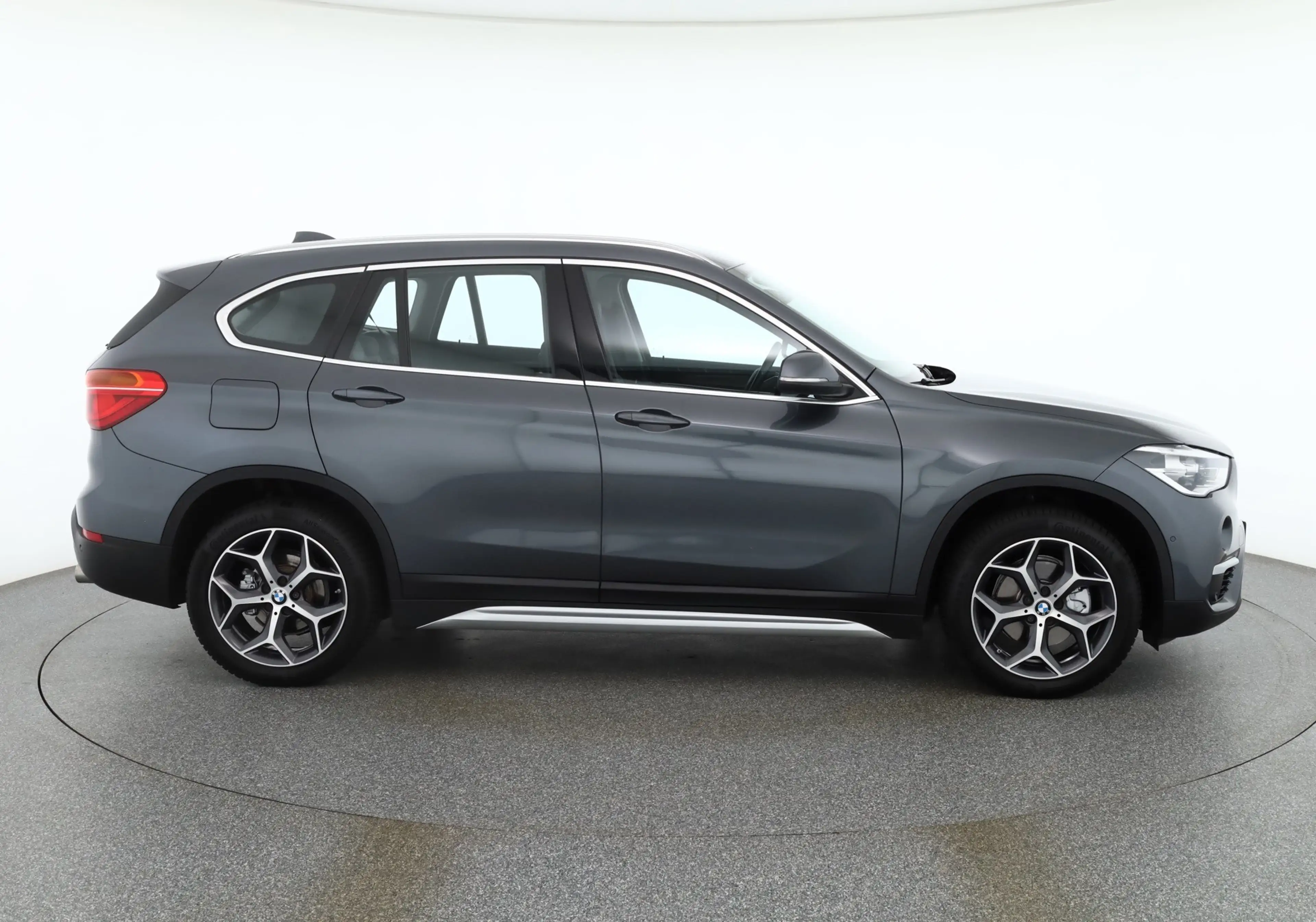 BMW X1 18d xDrive xLine LED Navi Teilleder Head-Up — photo 6