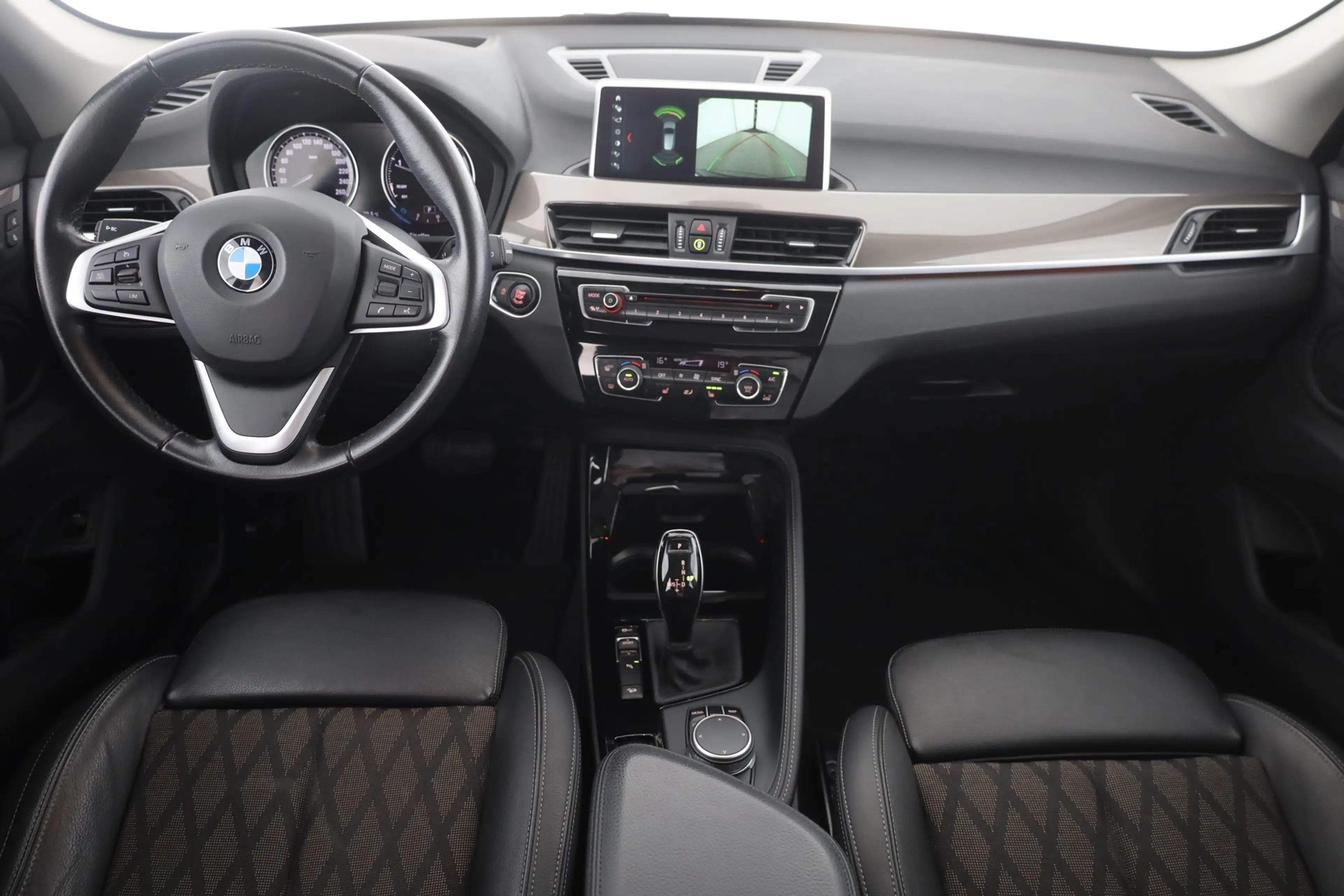 BMW X1 18d xDrive xLine LED Navi Teilleder Head-Up — photo 9