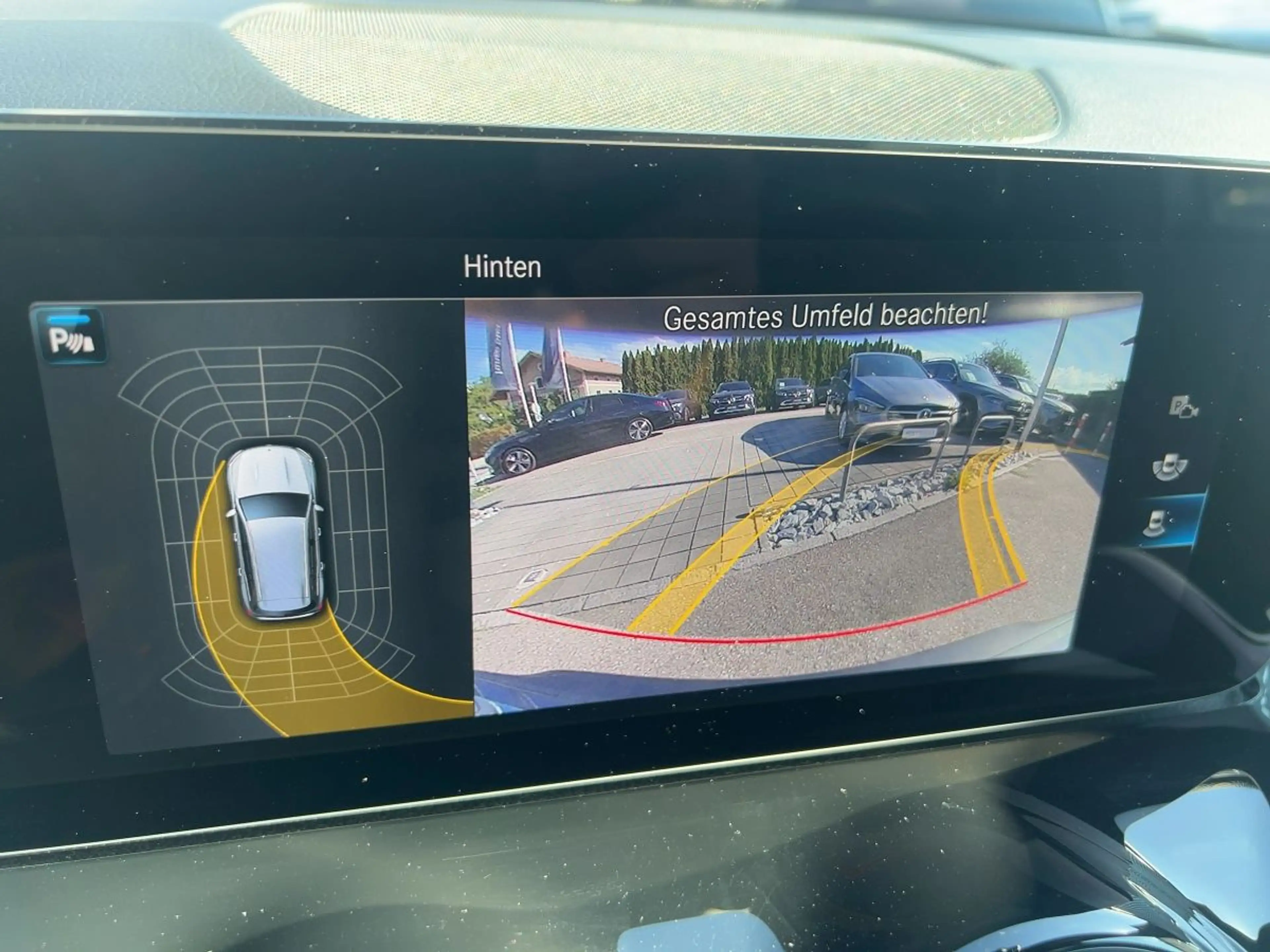 Mercedes-Benz EQB 300 4MATIC Progressive Distr KeyGo PTS HUD — photo 10