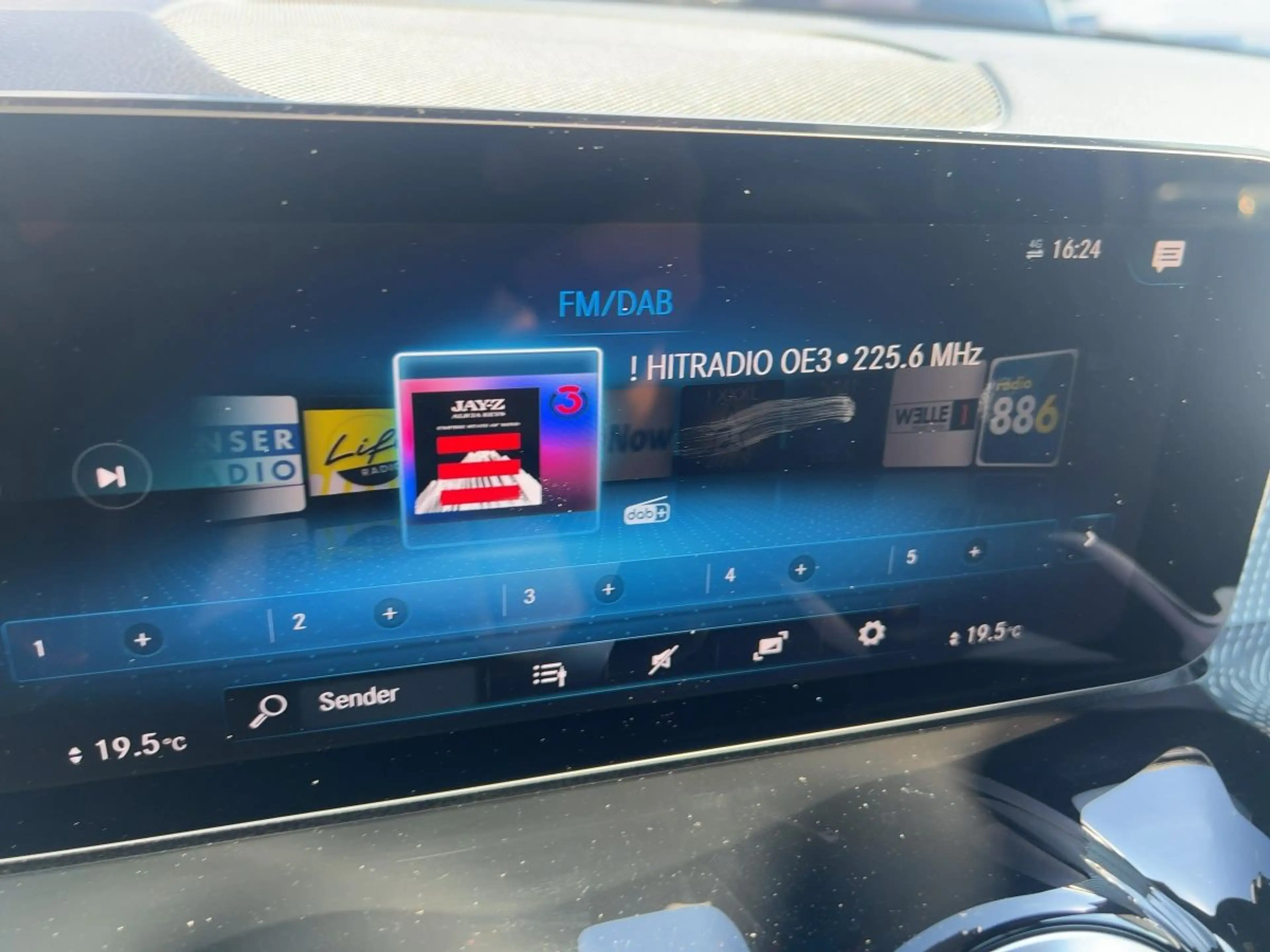 Mercedes-Benz EQB 300 4MATIC Progressive Distr KeyGo PTS HUD — photo 9