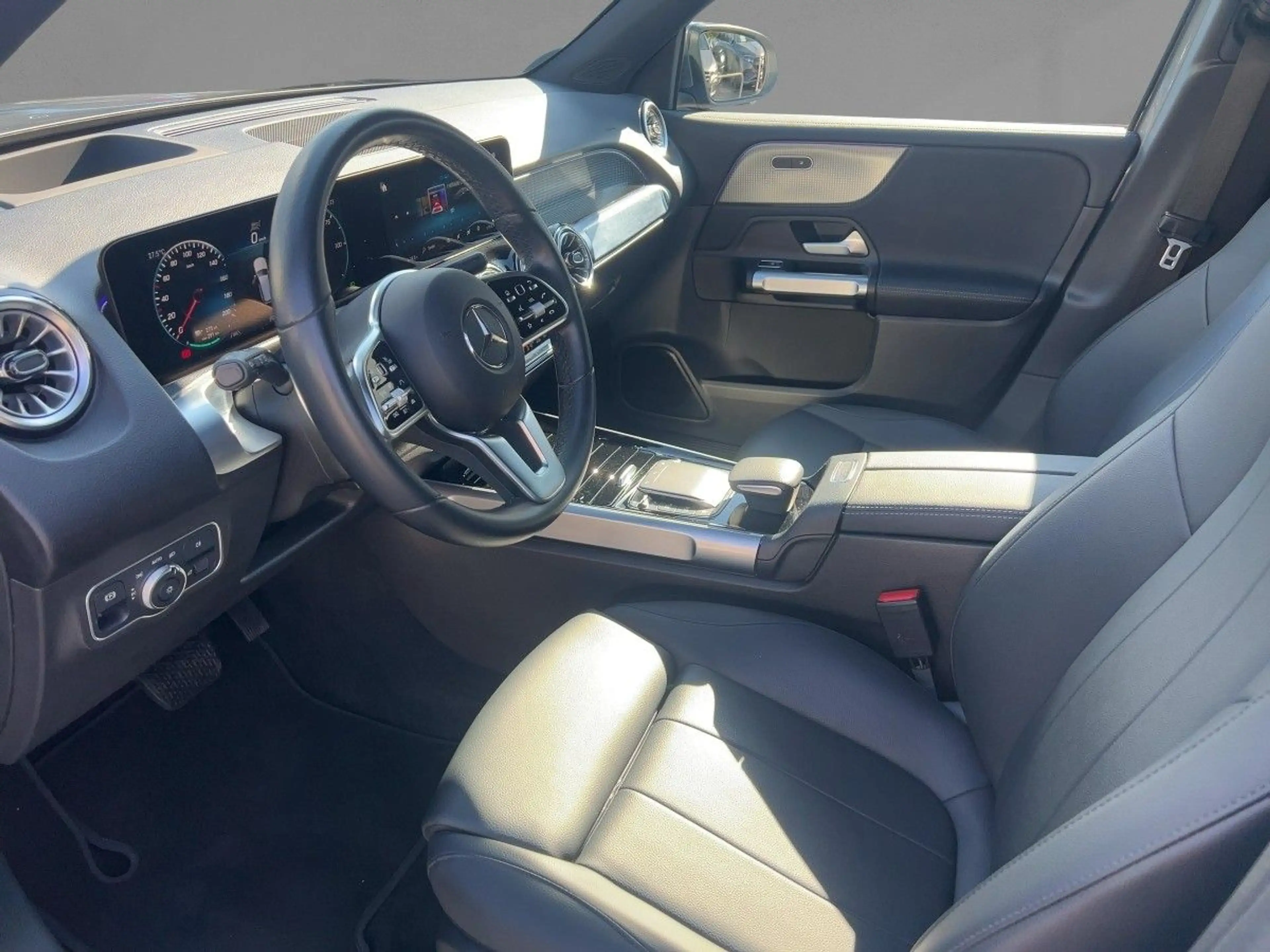 Mercedes-Benz EQB 300 4MATIC Progressive Distr KeyGo PTS HUD — photo 6