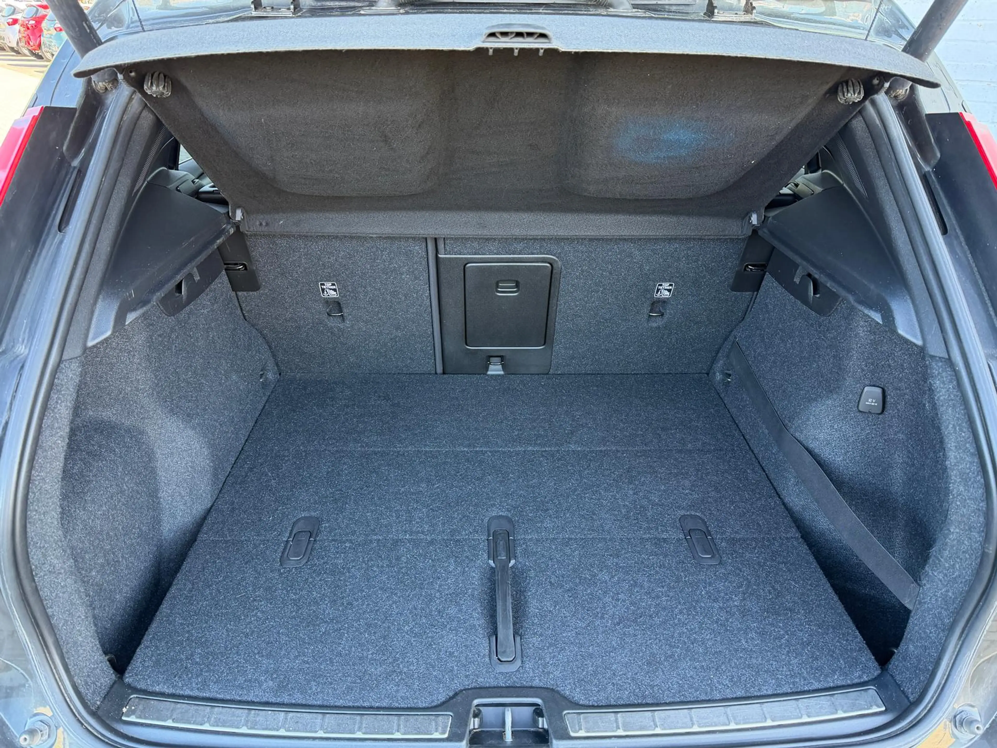 Volvo XC40 D4 AWD Inscription Autom*AHK*Standh*Leder* — photo 14