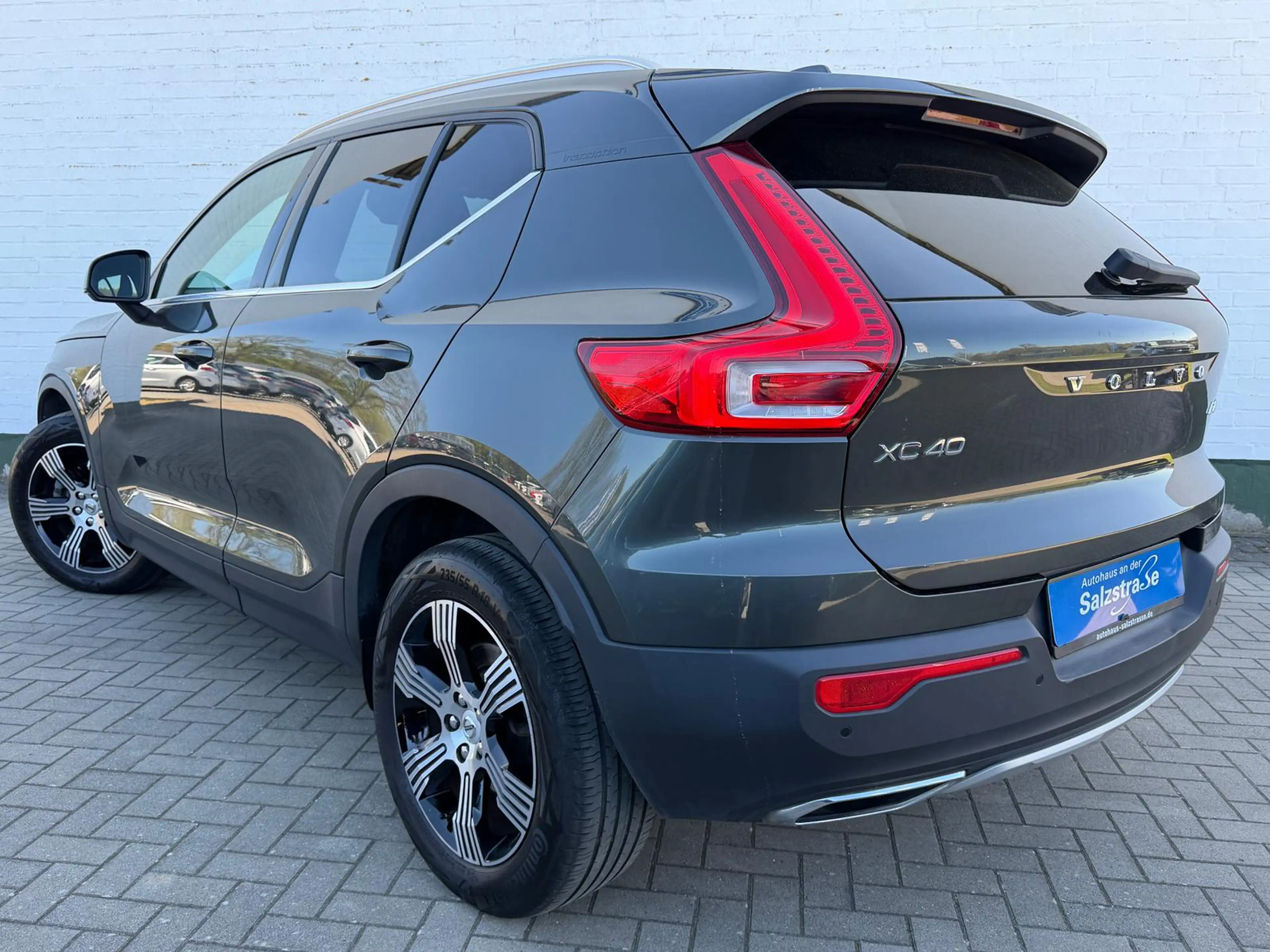 Volvo XC40 D4 AWD Inscription Autom*AHK*Standh*Leder* — photo 5
