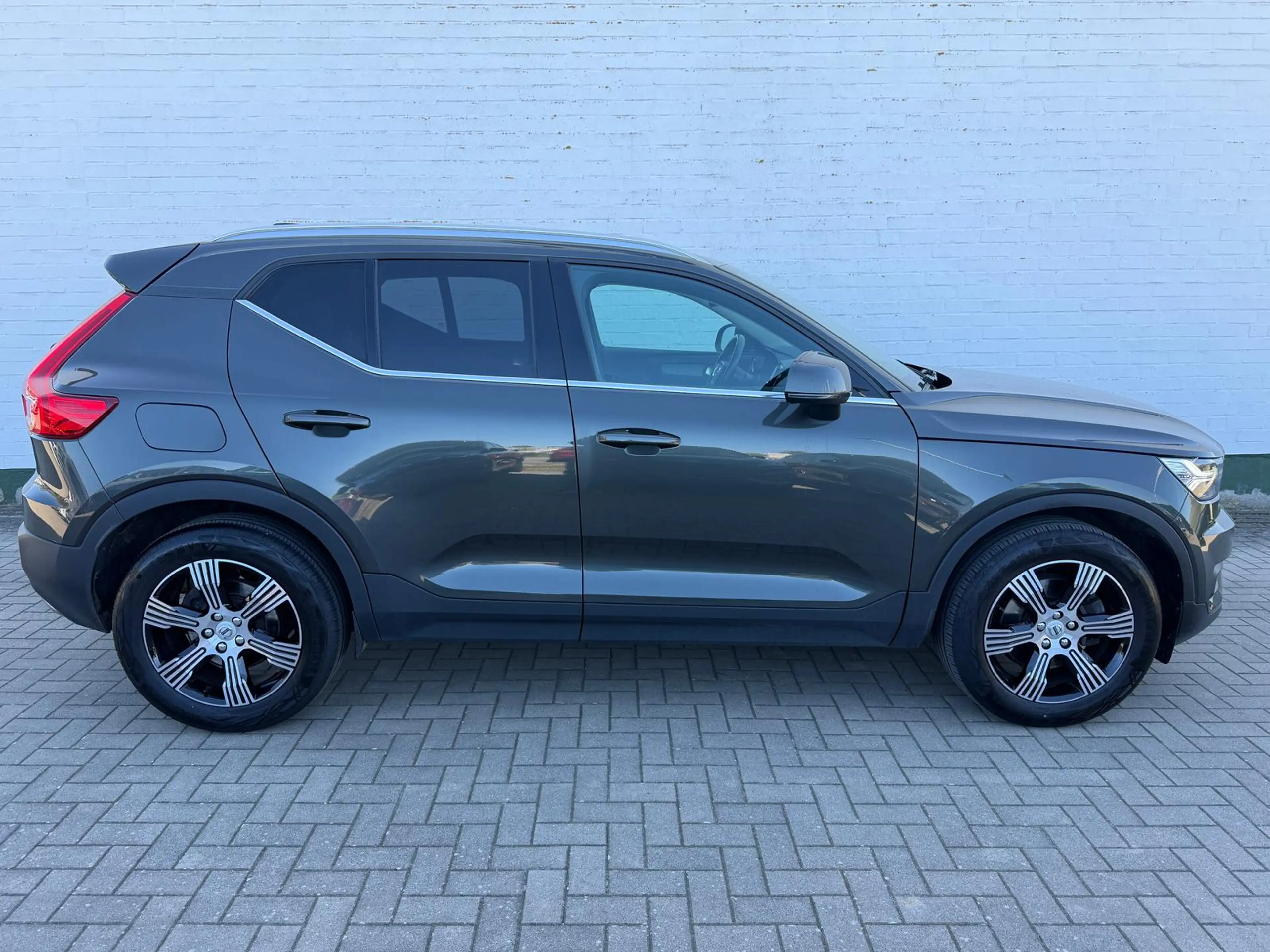 Volvo XC40 D4 AWD Inscription Autom*AHK*Standh*Leder* — photo 3